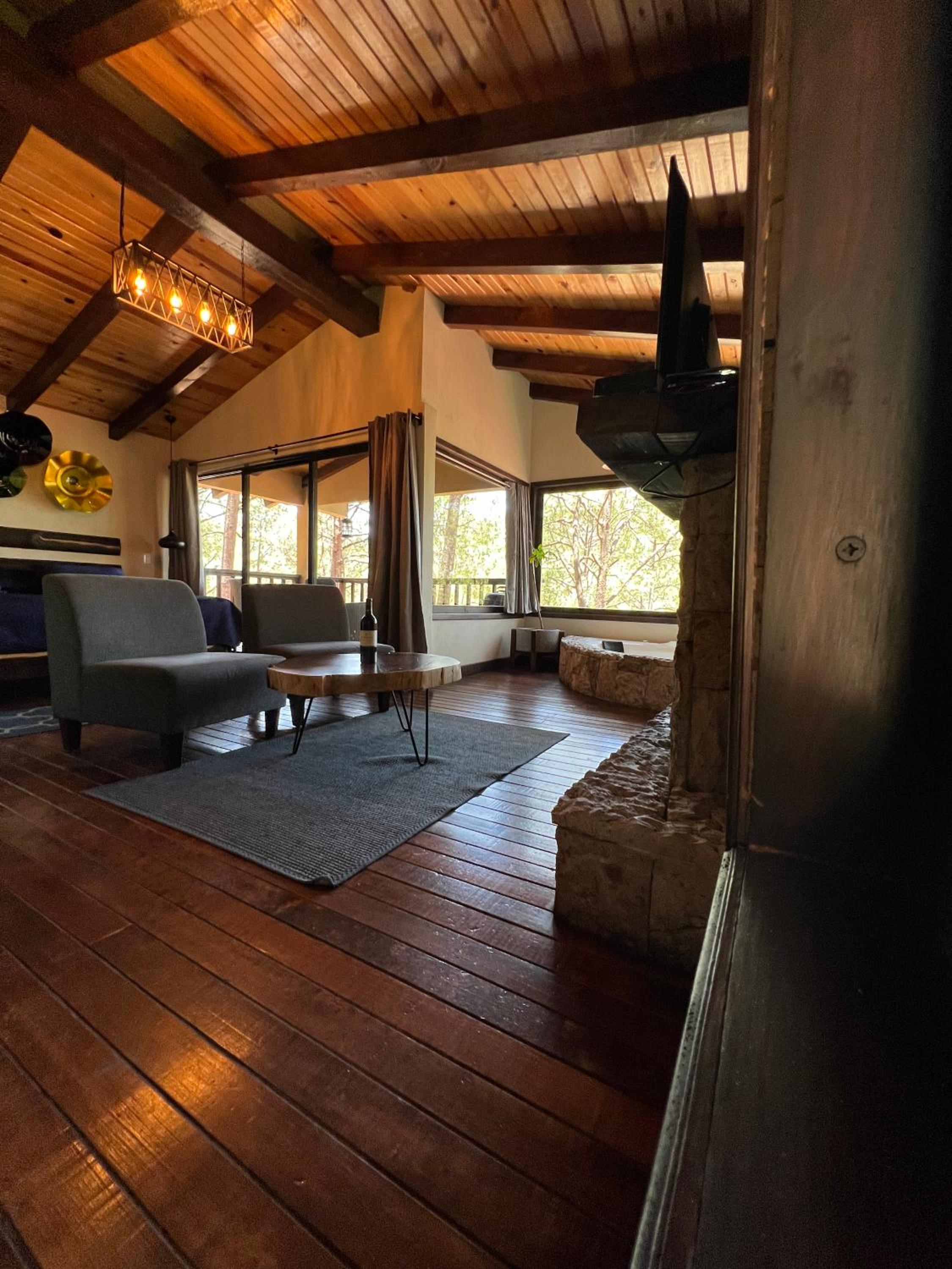Deluxe One-Bedroom Chalet - Photo 6