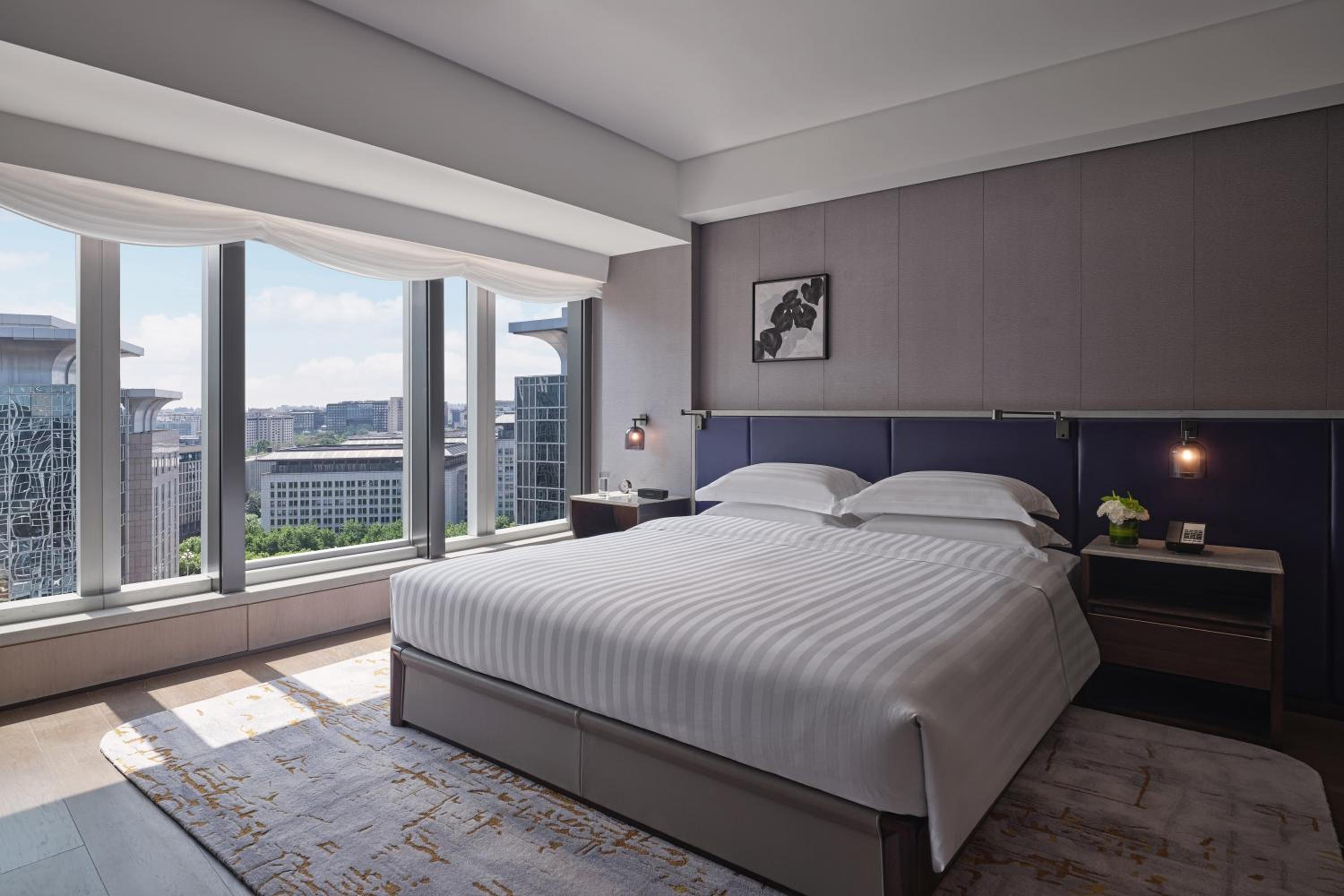 Premium Suite, 1 King Bed, City View - Photo 3