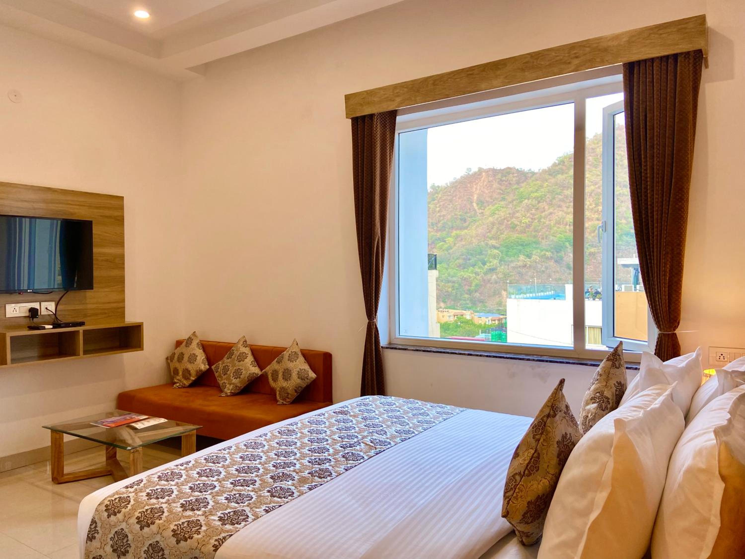 Superior King Room - Photo 7