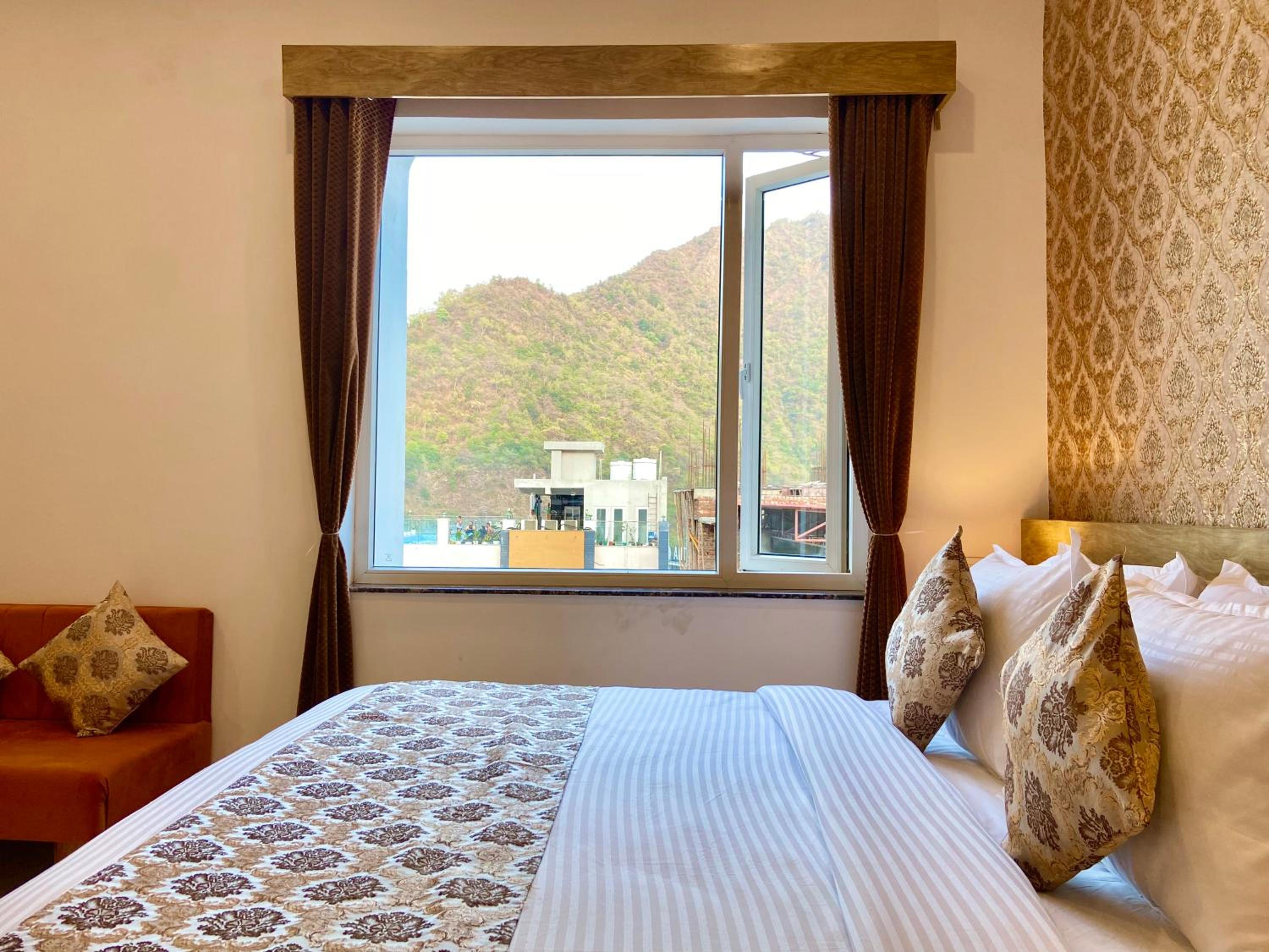 Superior King Room - Photo 15