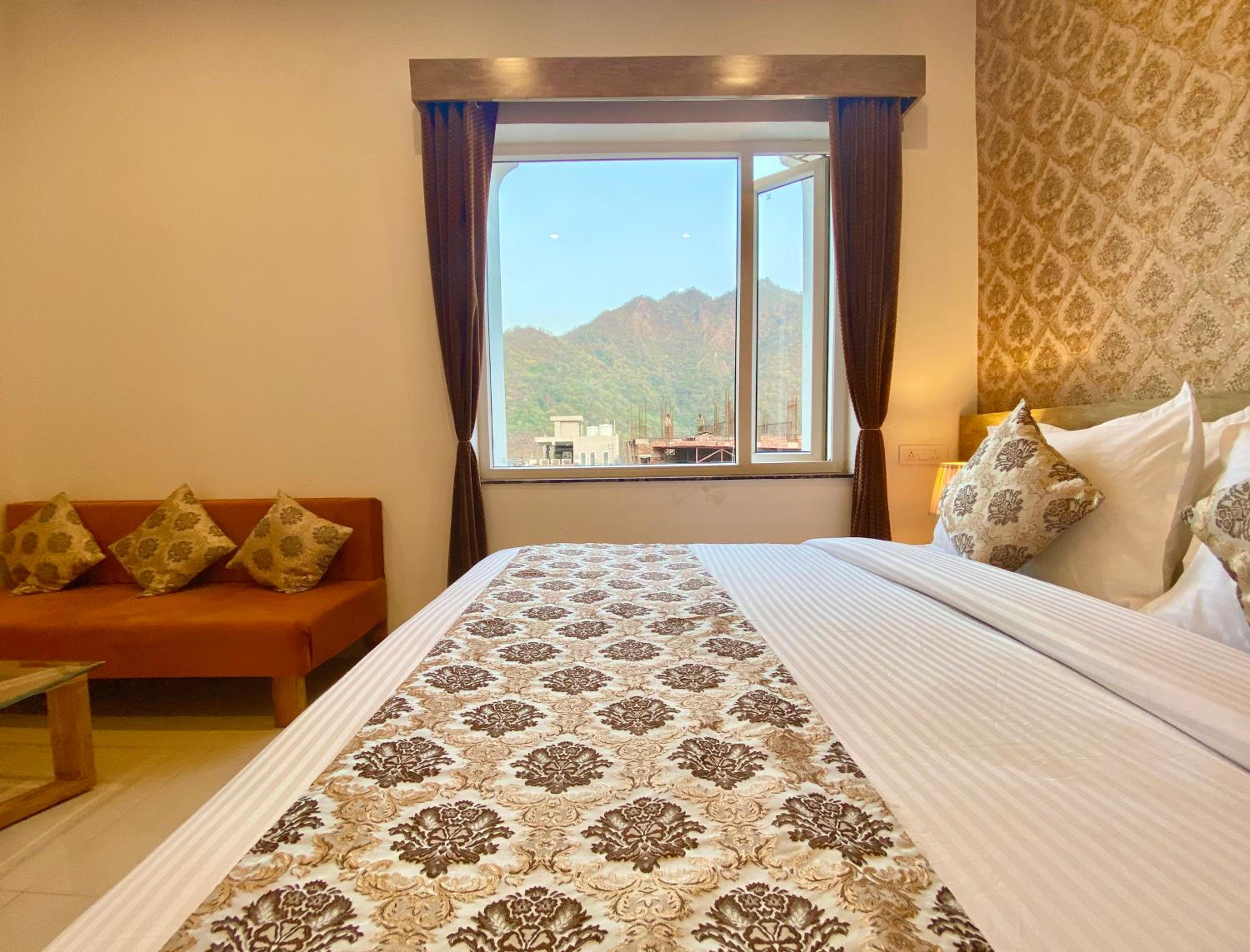 Superior King Room - Photo 17