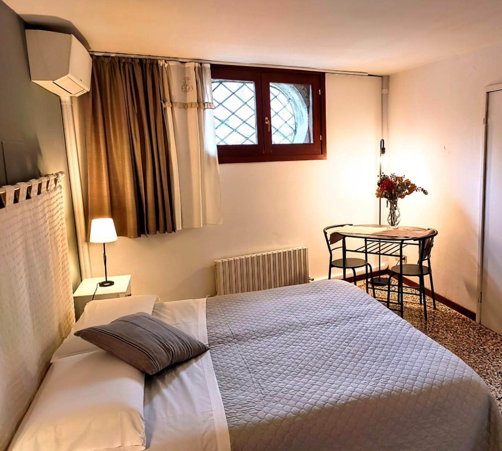 Double Room with Private External Bathroom photo 1