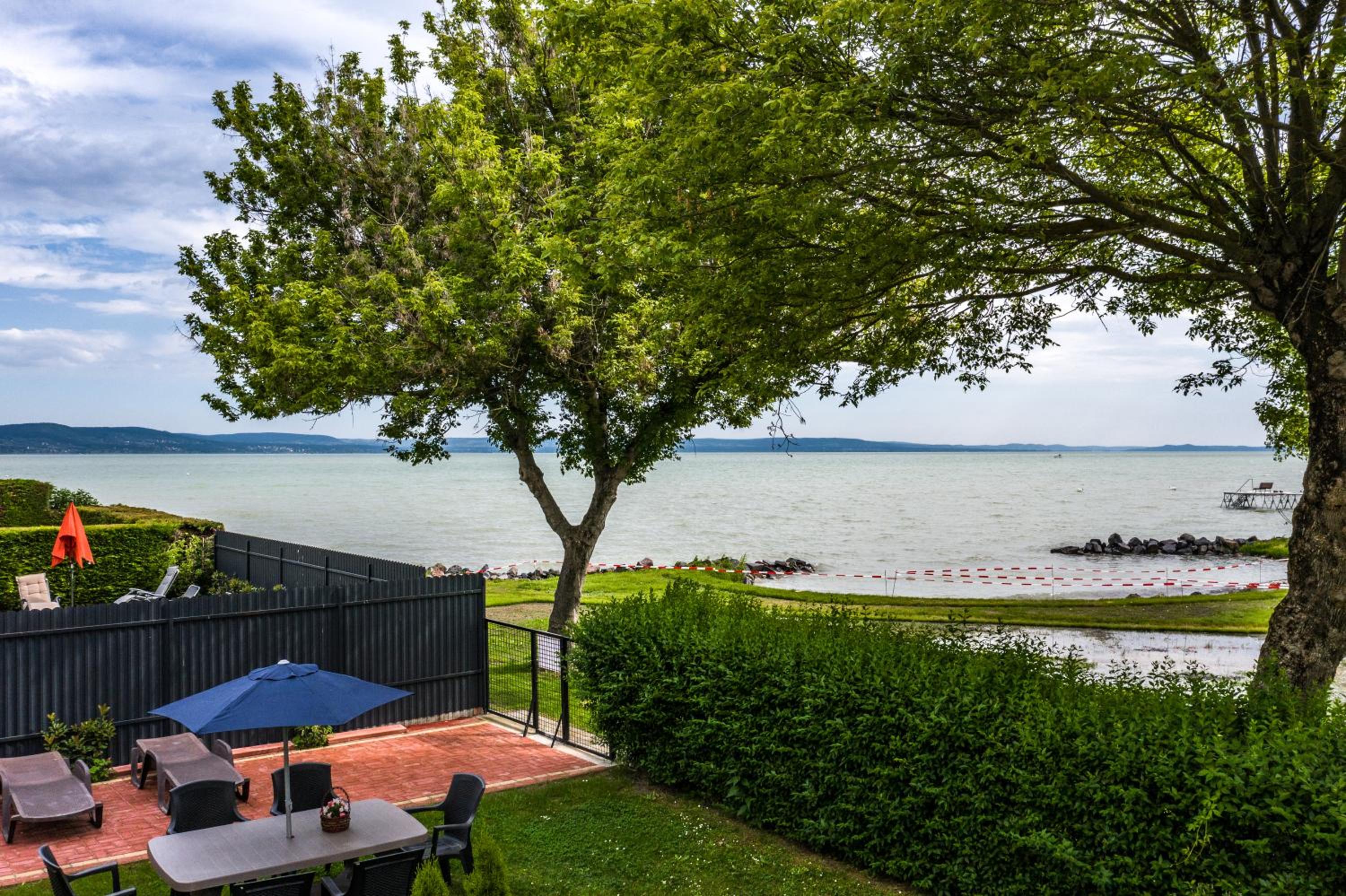 Apartment with Lake View photo 3
