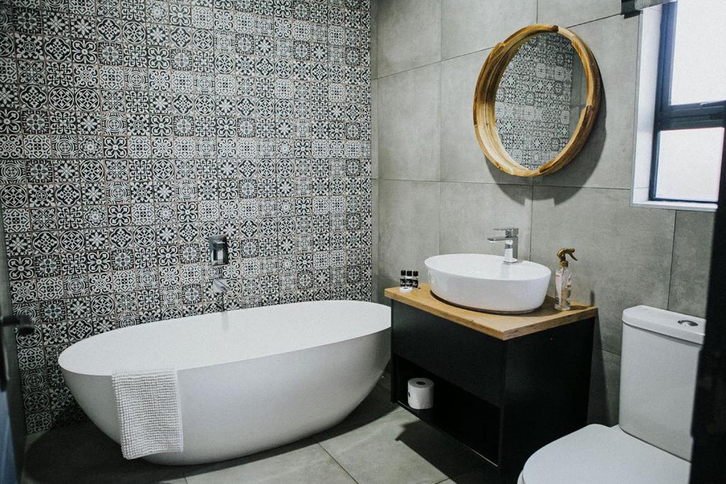 Double Room with Private Bathroom - Photo 4