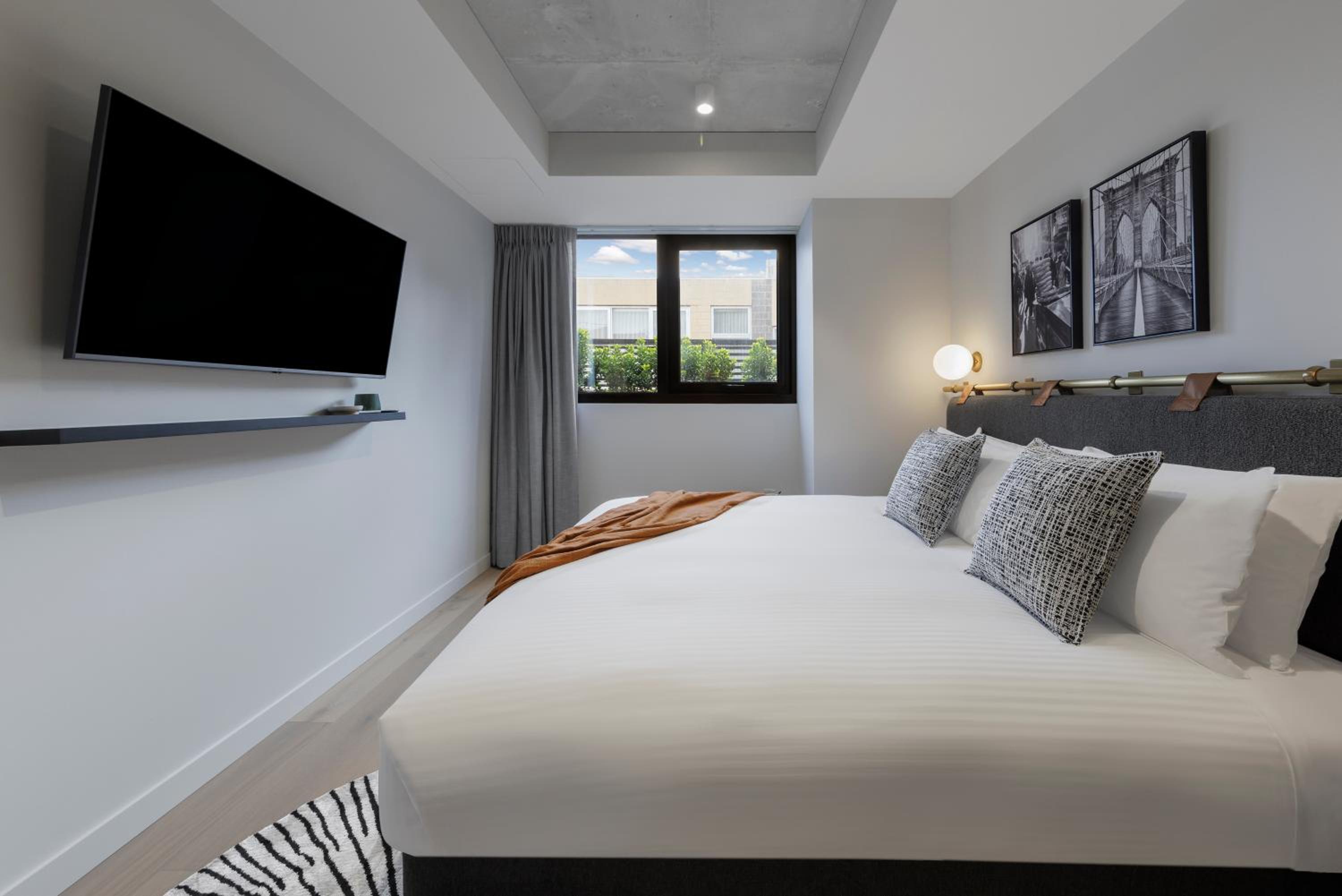 Adjoining Veriu Suites thumbnail 5
