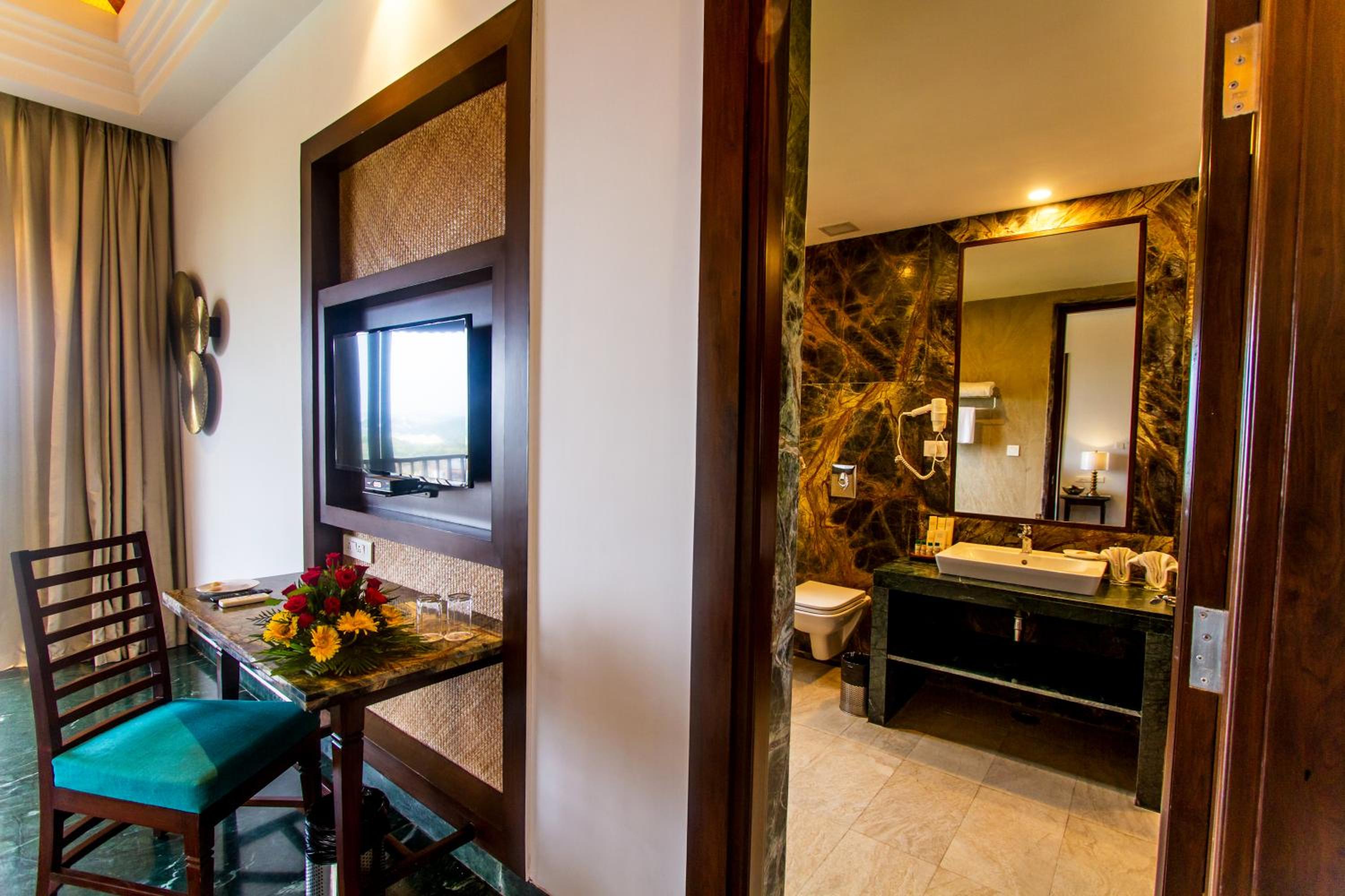 Luxury Cottage with Balcony – 20% off on F&B, 20% off on Spa and Laundry, Happy Hours from 11 AM to 7 PM