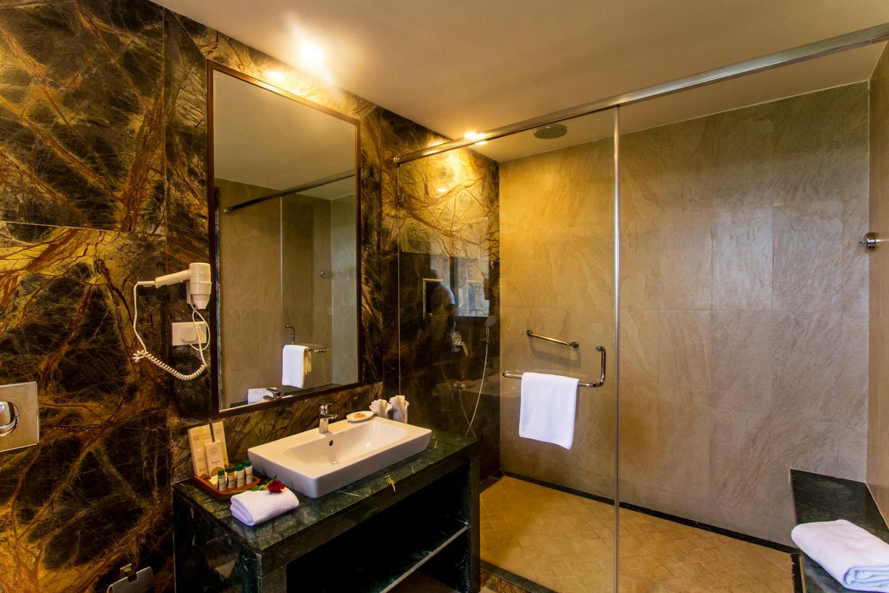Luxury Cottage with Balcony – 20% off on F&B, 20% off on Spa and Laundry, Happy Hours from 11 AM to 7 PM