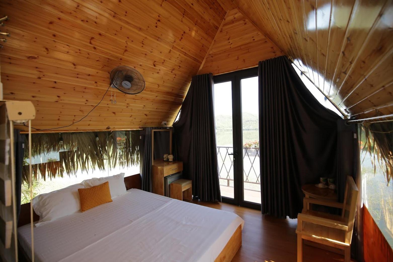 Bungalow - Water Front 
