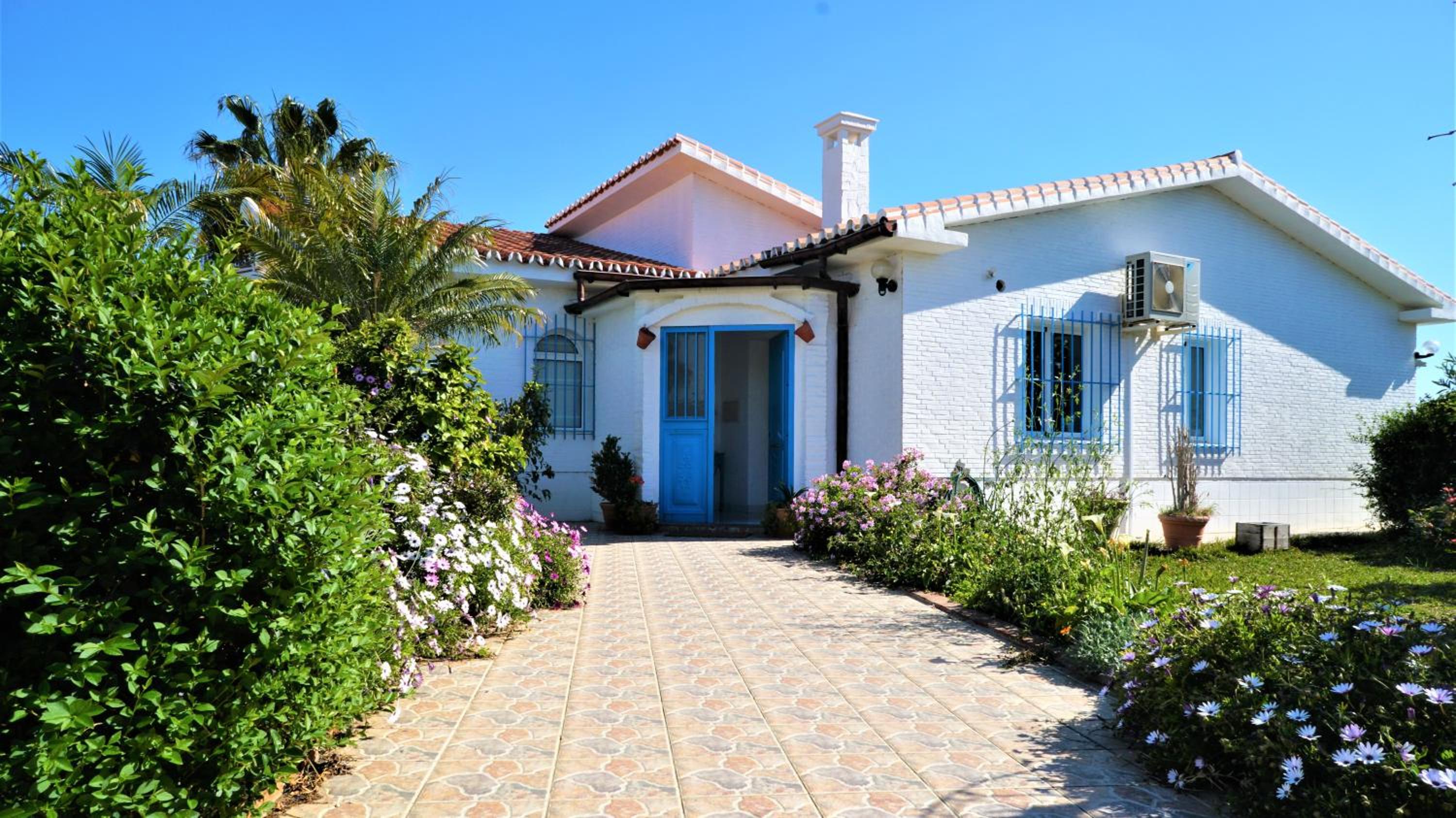 Four-Bedroom House photo 3