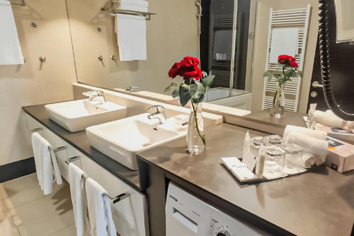 Spacious Two Bedroom Suite with Balcony - Photo 6