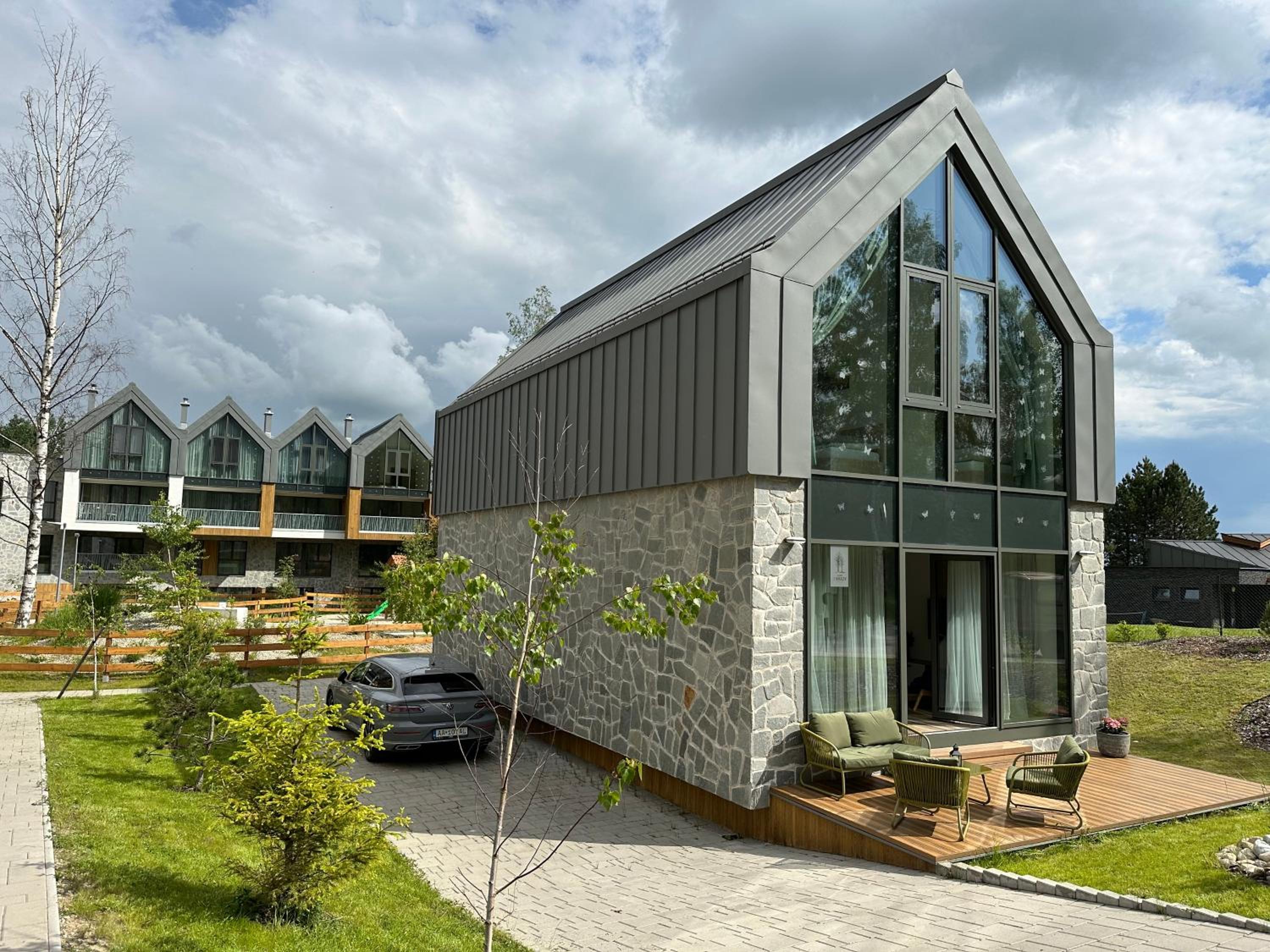 Three-Bedroom House - Photo 4