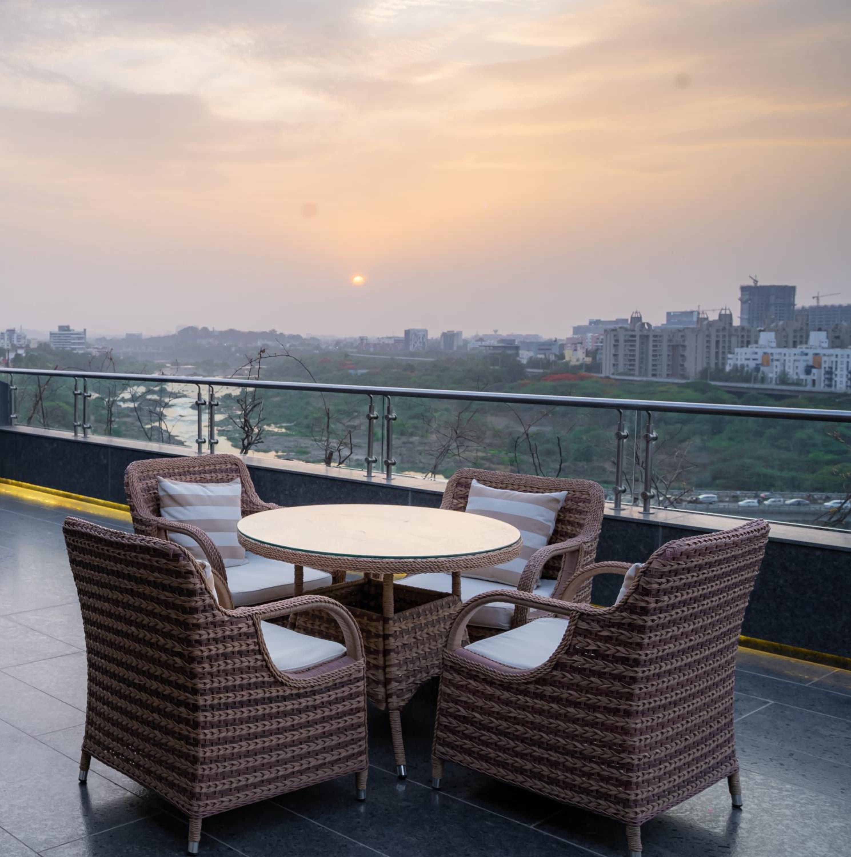 1 King Bed, Executive Lounge Access, Large Private Terrace, Terrace Suite