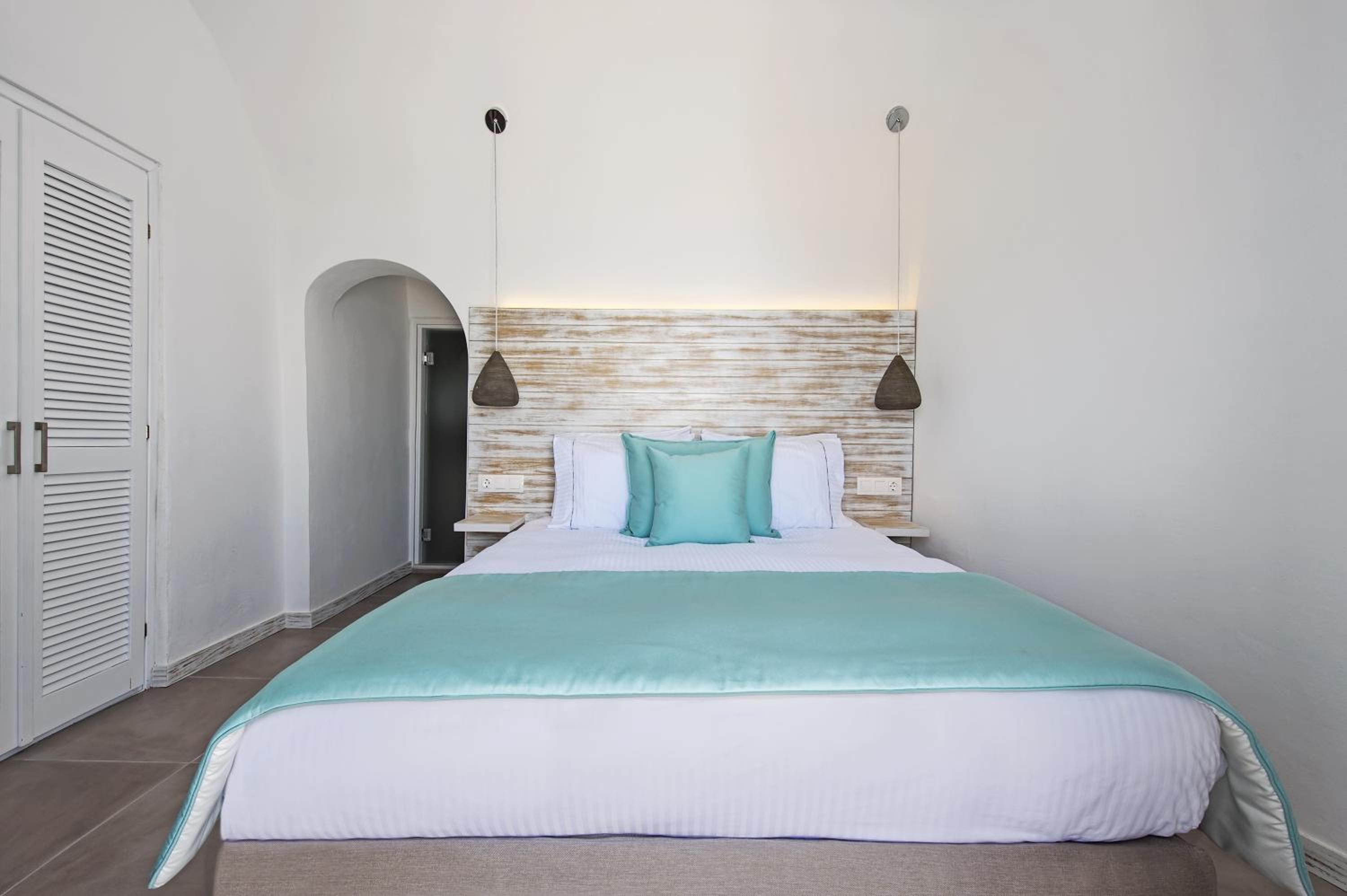 Junior Suite with Caldera View - Photo 11