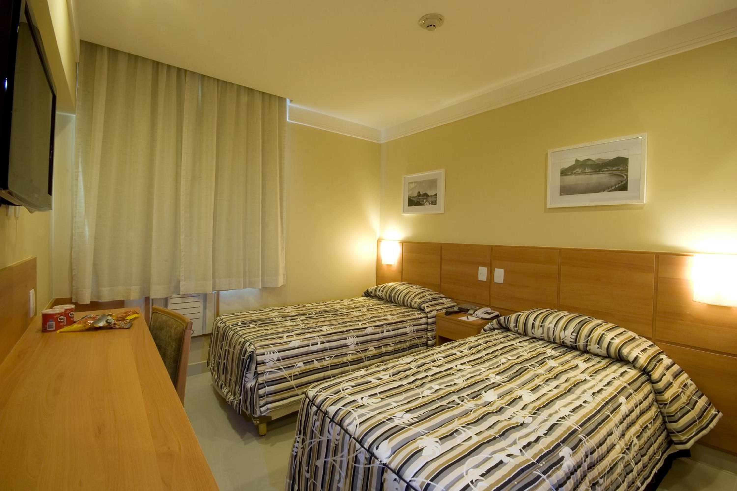 Standard Twin Room - Photo 4