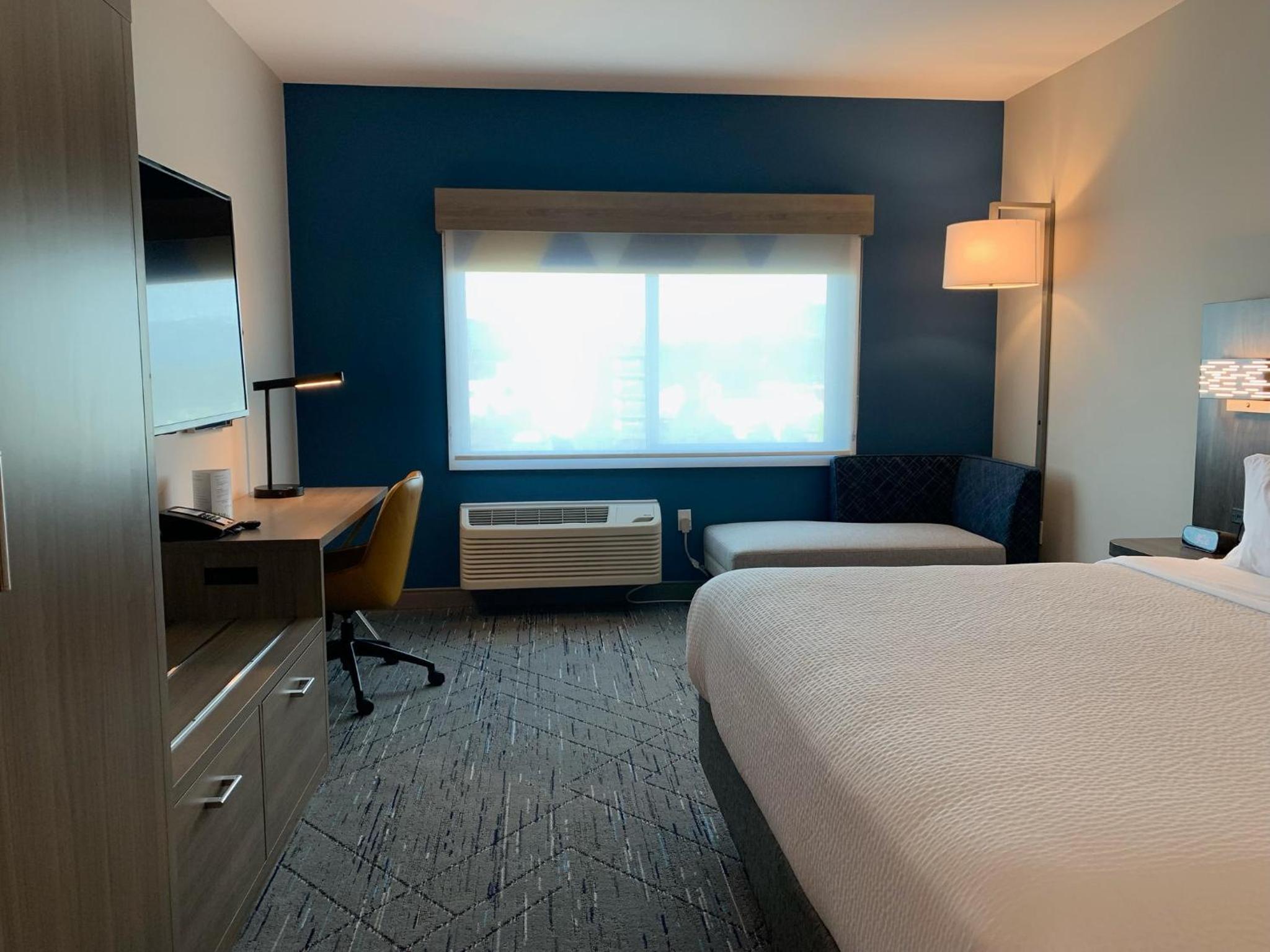 Standard King Room photo 3