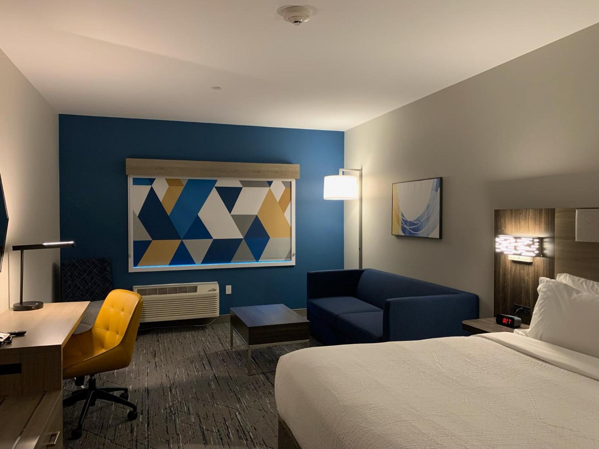 Queen Suite with Two Queen Beds