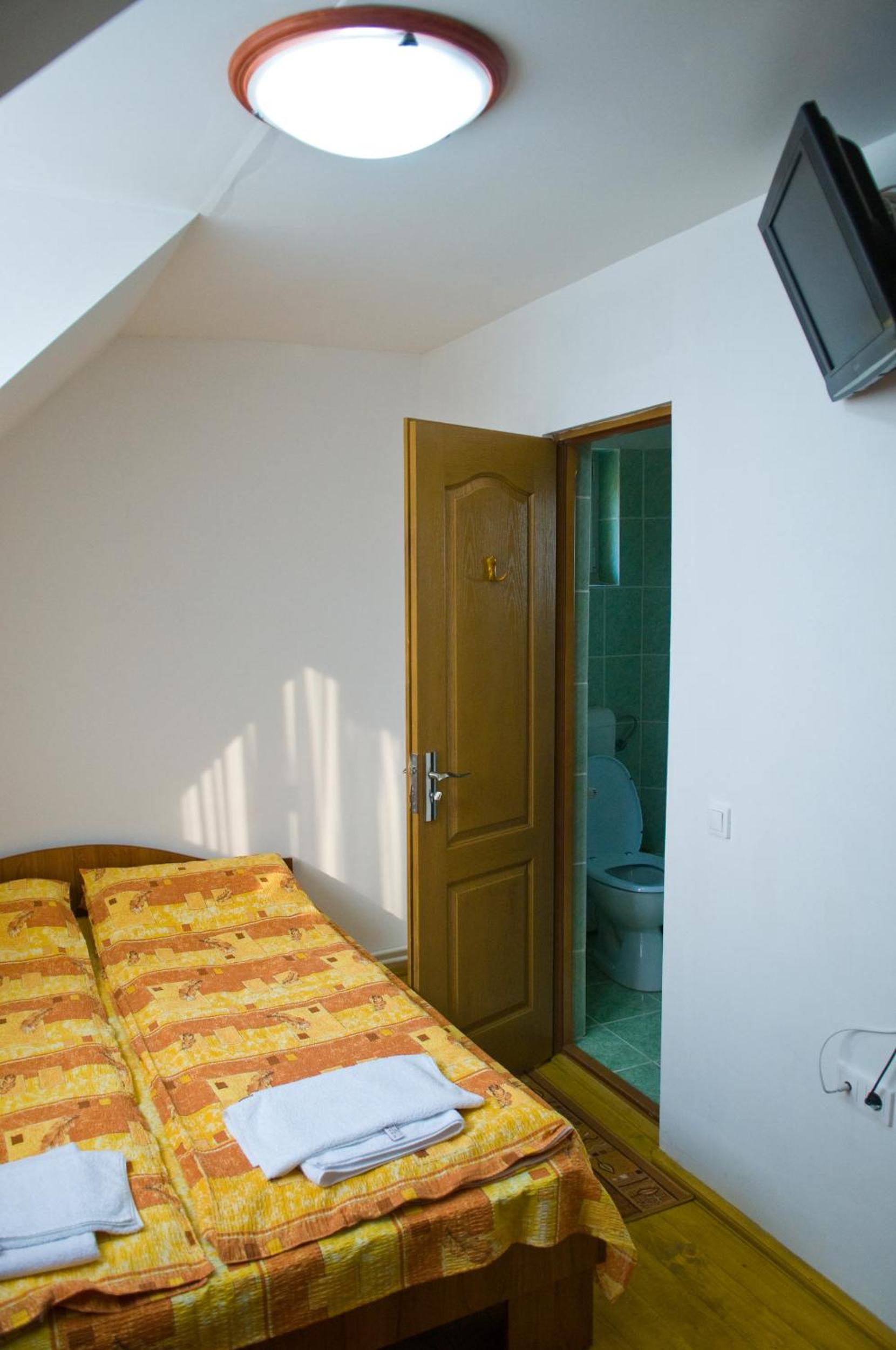 Double Room with Private Bathroom photo 1