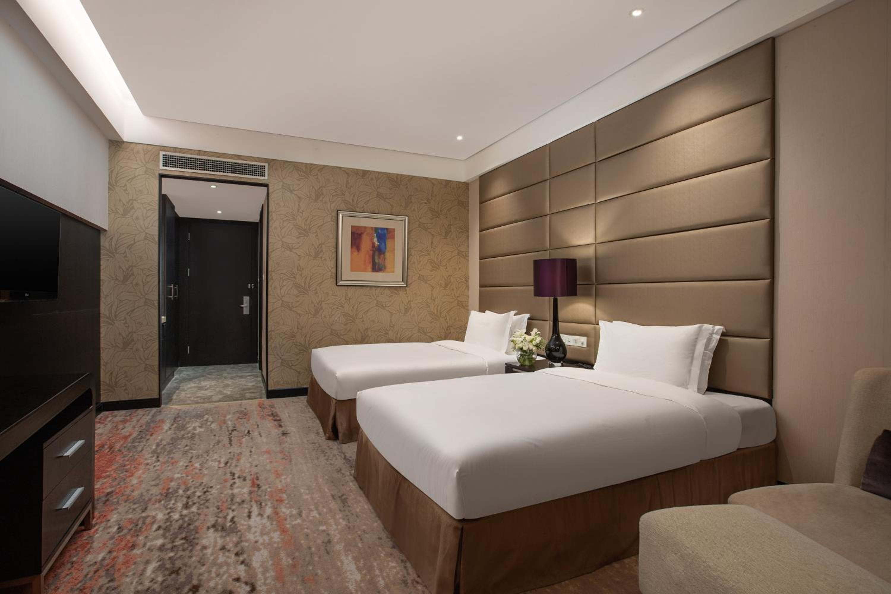 Premium Twin Room - Photo 4