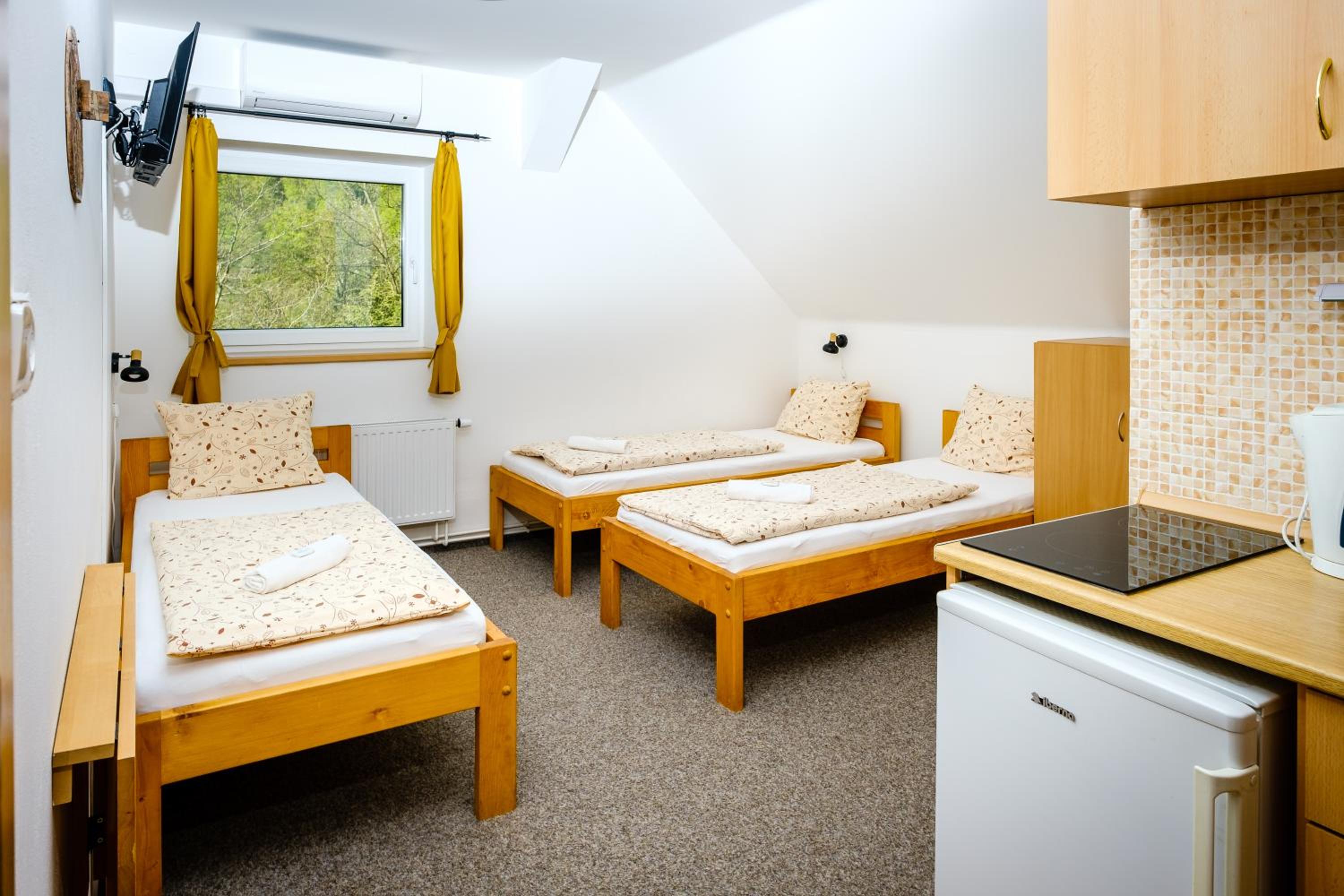 Triple Room with Private Bathroom photo 1