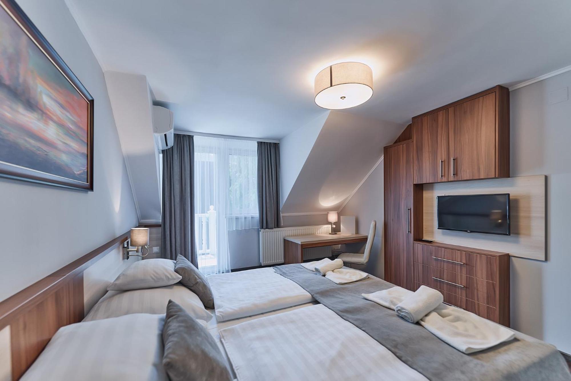 Large Double Room - Photo 1