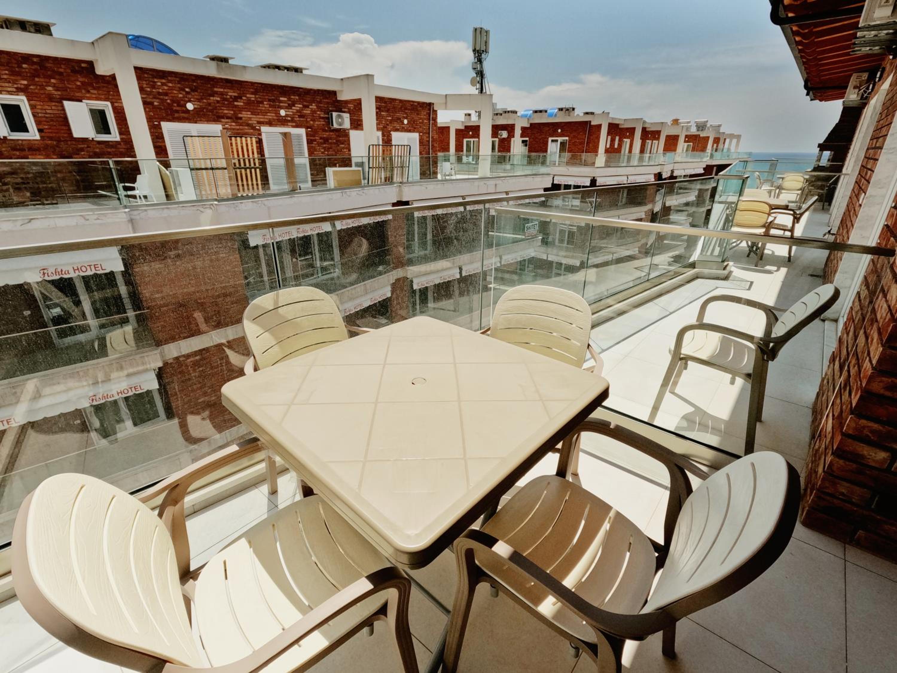 Apartment with Balcony photo 3