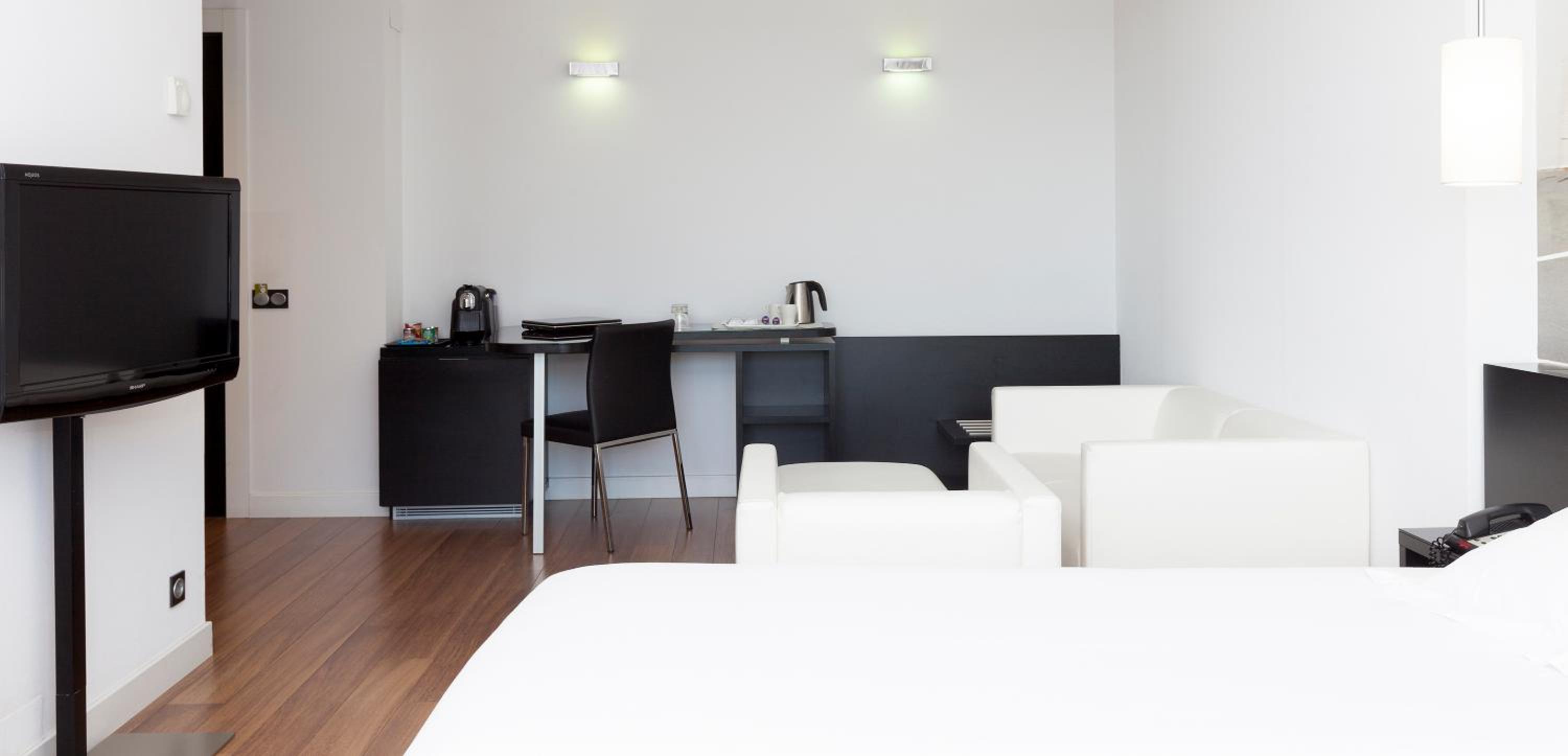  Executive Double or Twin Room with free airport shuttle - Photo 4