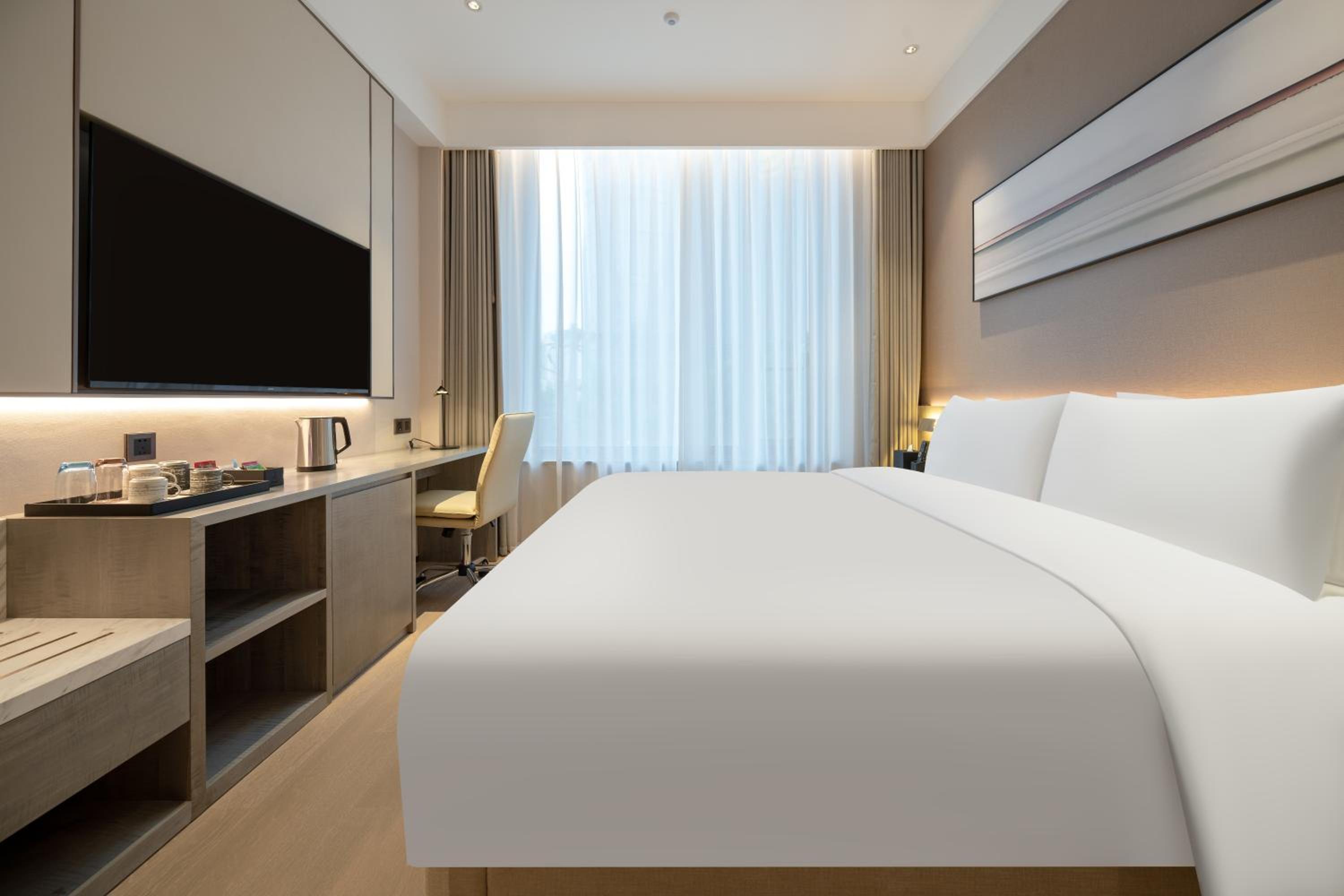 King Room with Sofa Bed and City View photo 2