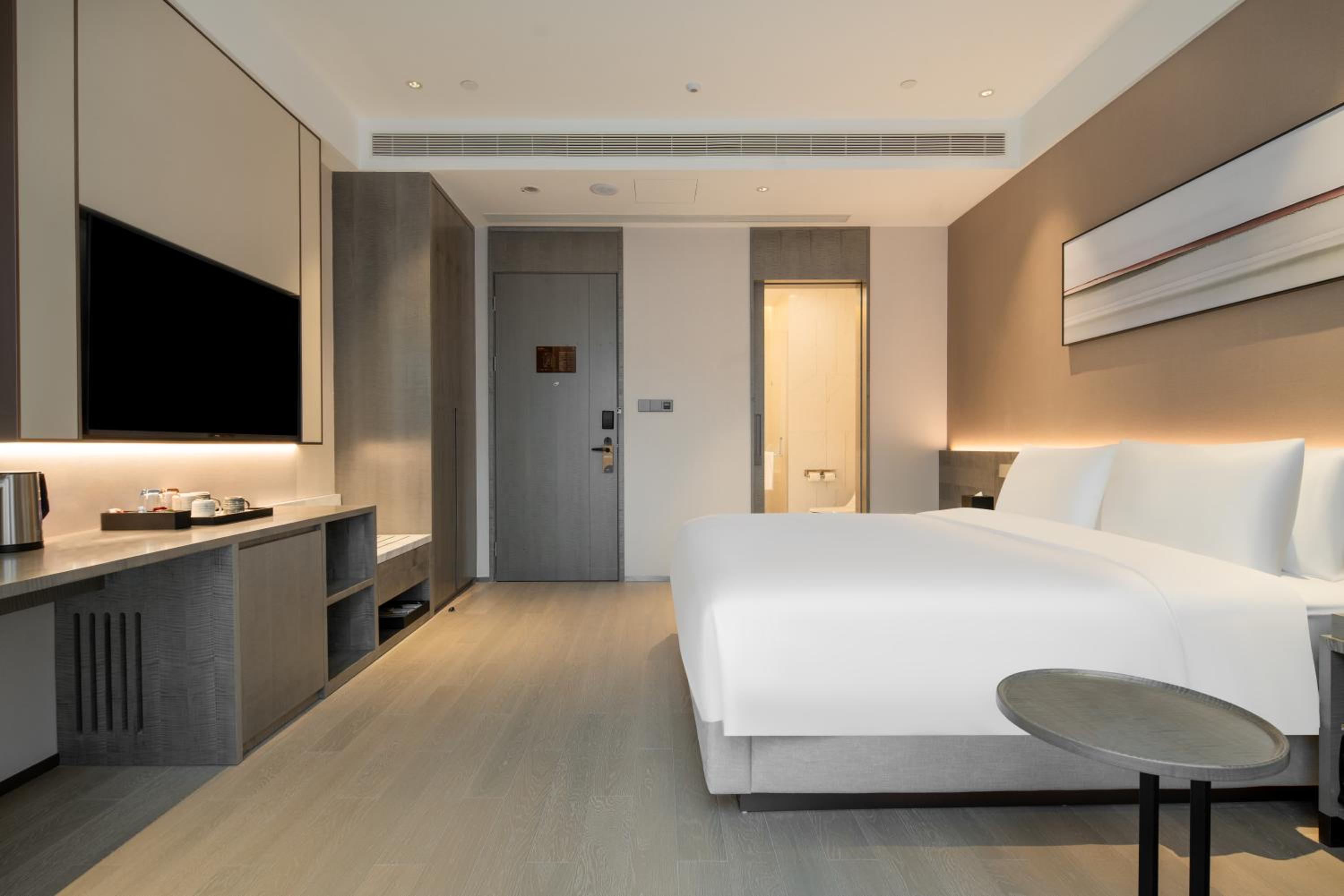 King Room with Sofa Bed photo 2
