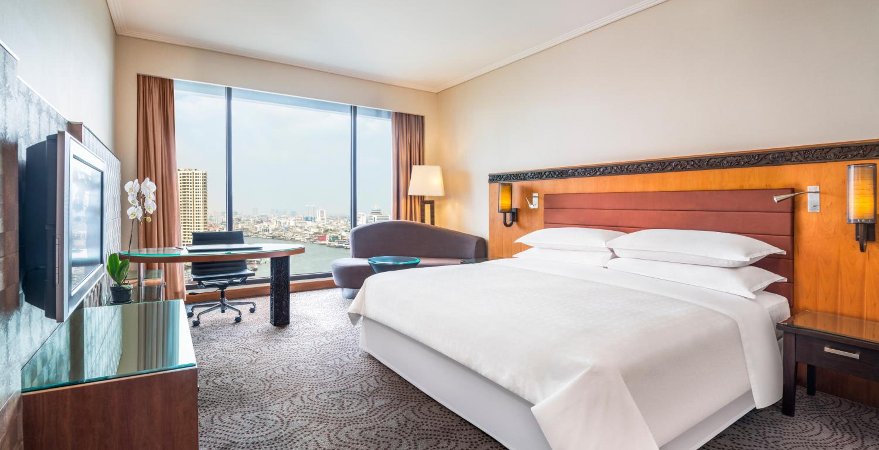 Club Deluxe, Club lounge access, Guest room, 1 King, River view