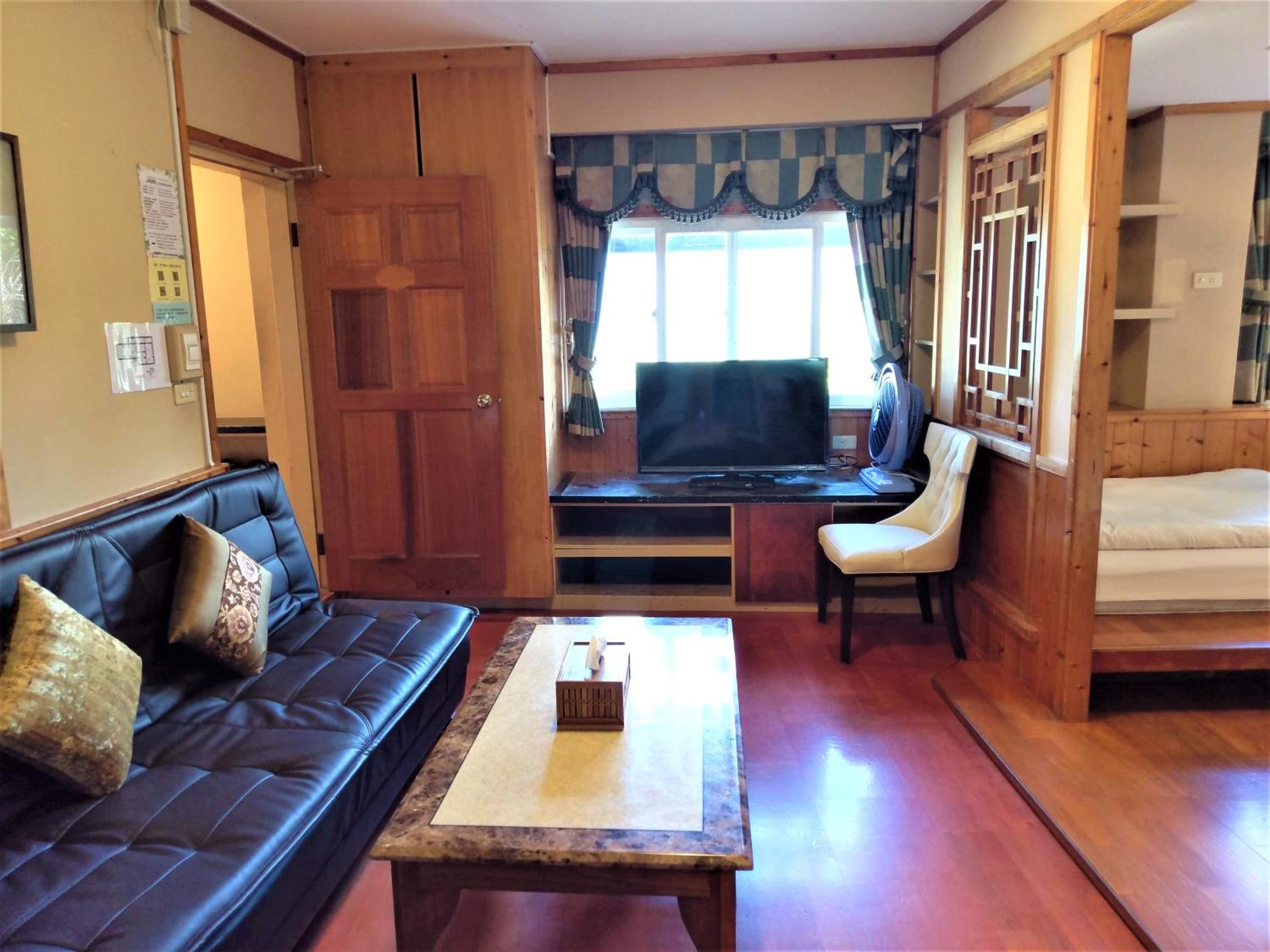 Suite - Photo 5