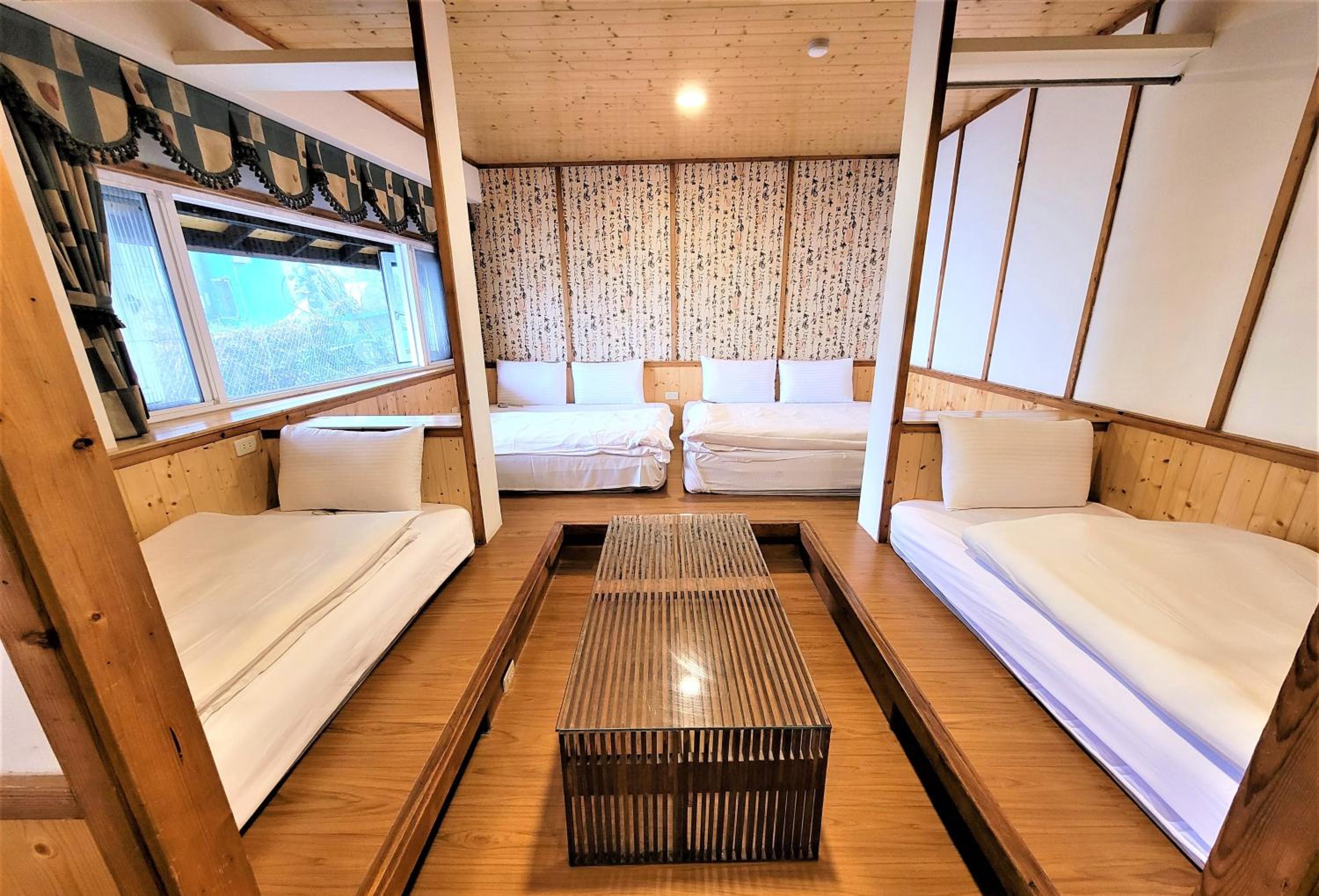 Suite - Photo 1