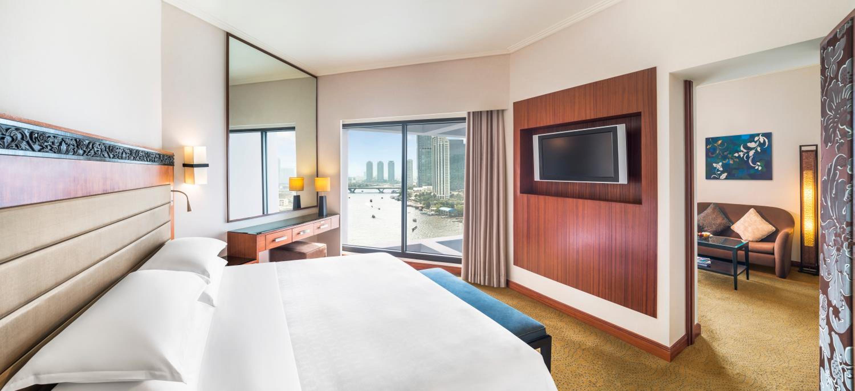 Junior, Club lounge access, Suite, 1 King, River view