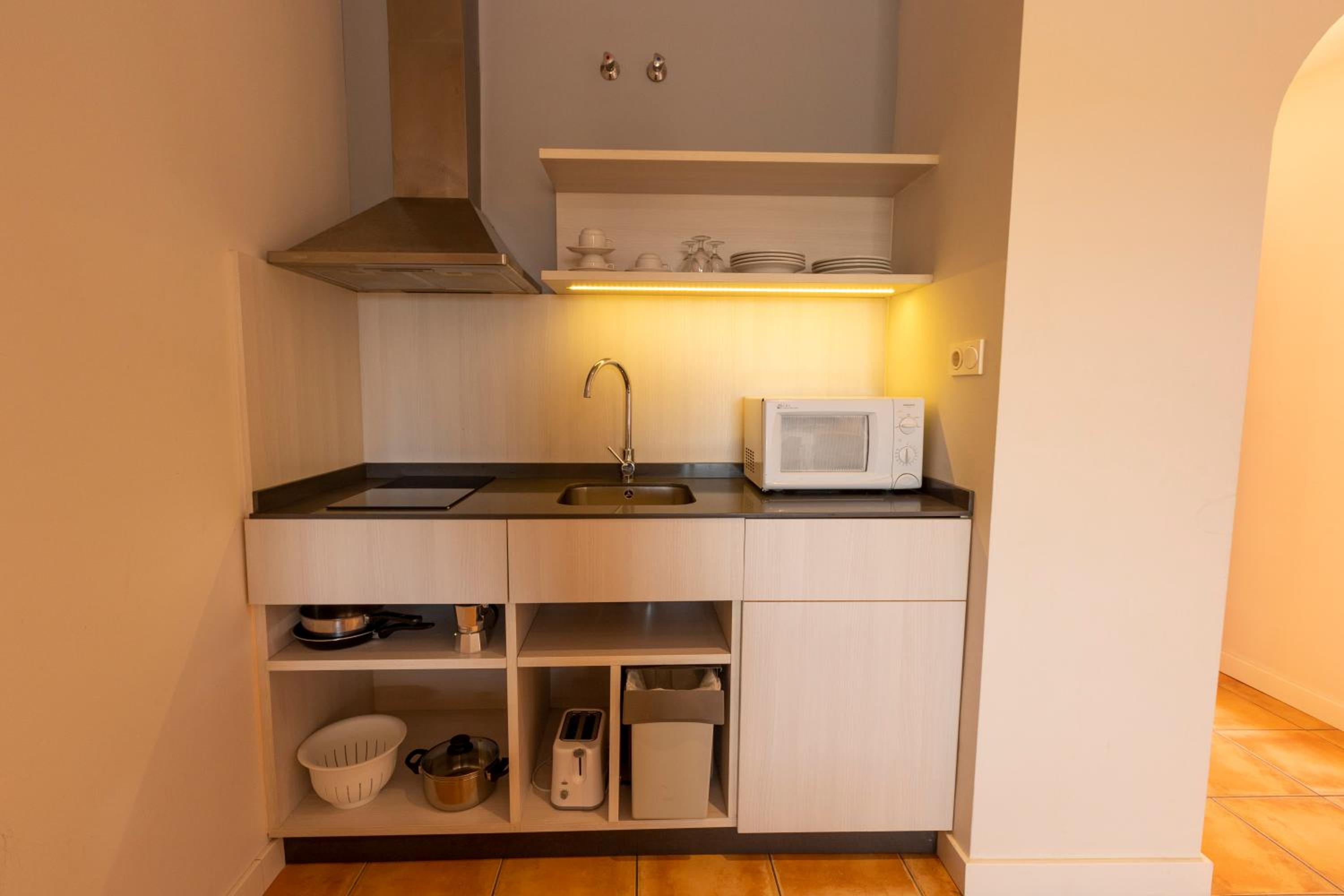 Studio (2 Adults + 2 Children) photo 3