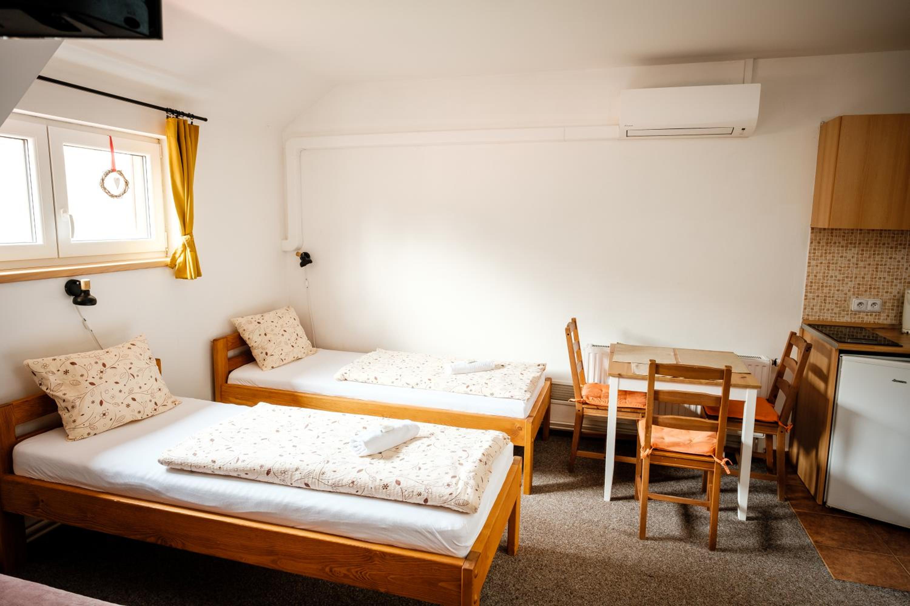 Triple Room with Bathroom photo 2