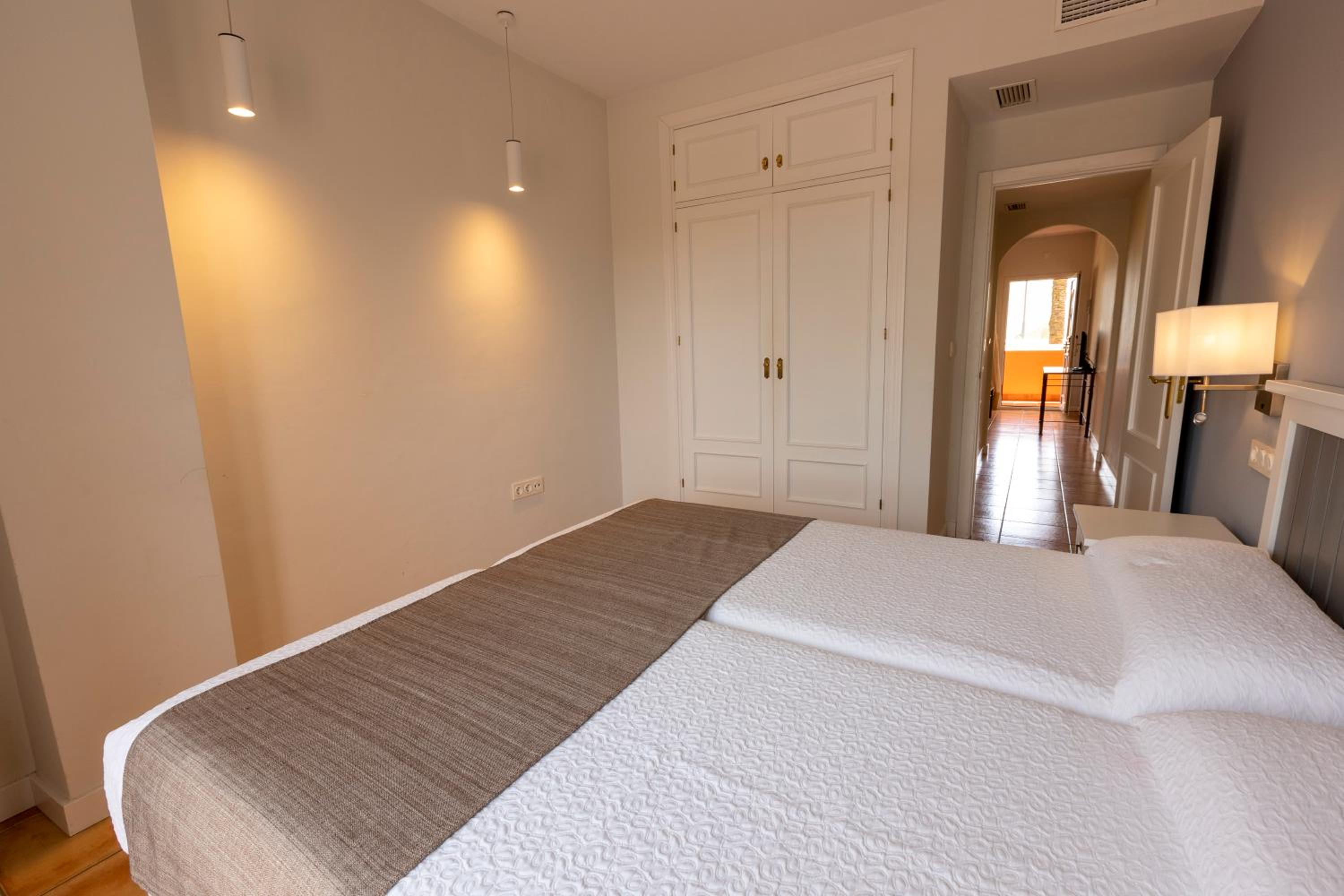 One-Bedroom Apartment (3 Adults + 1 Child) photo 2
