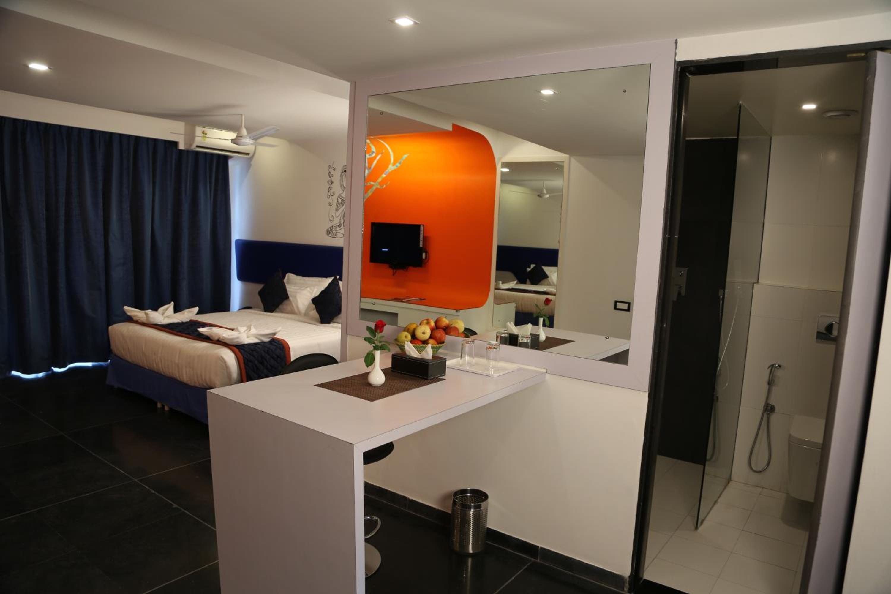 Queen Room - Non-Smoking photo 2