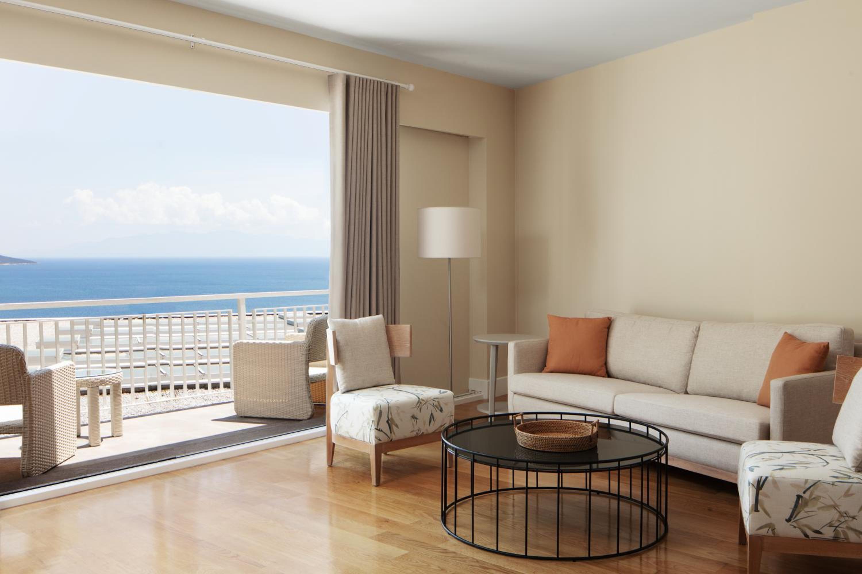 Family Room with Sea View - Photo 2