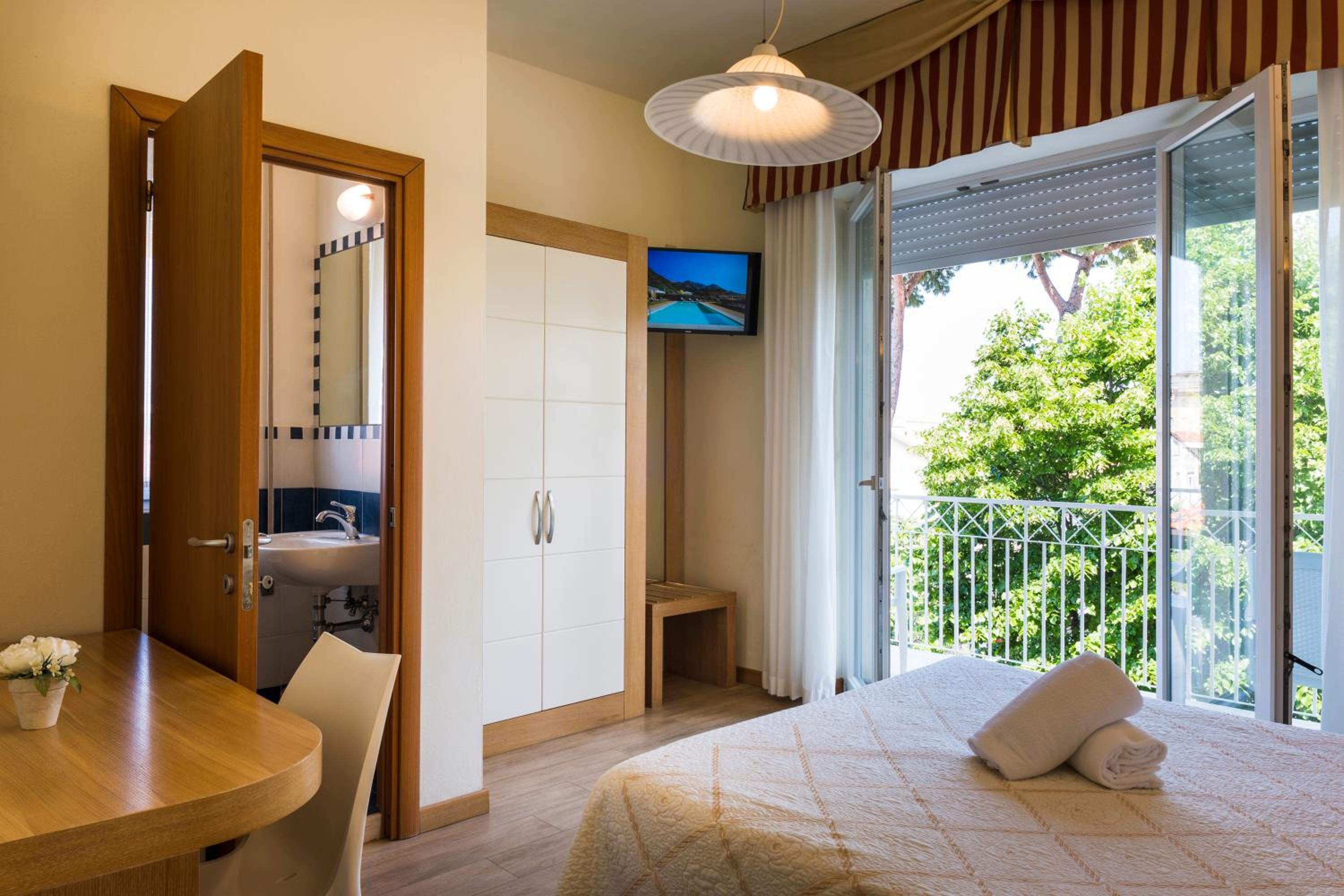 Double Room - Photo 2