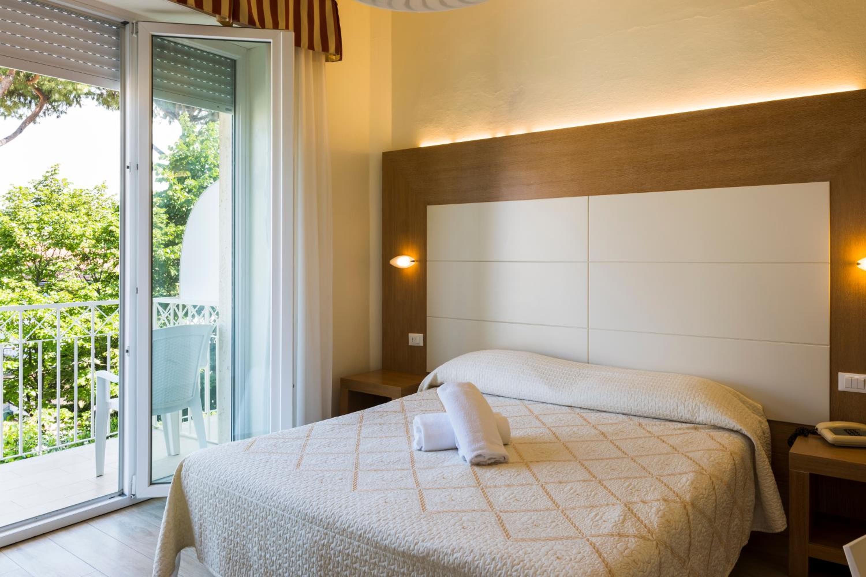 Double Room - Photo 7