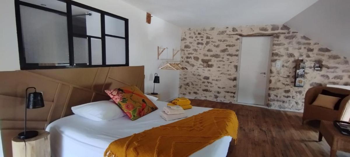 Deluxe Room (2 Adults + 1 Child) photo 1