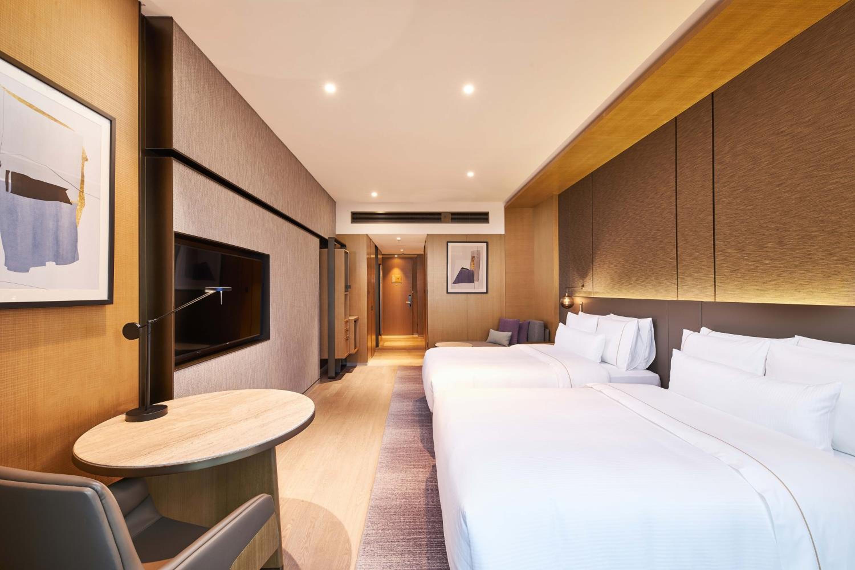 Guest room, 2 Doubles, City view - Photo 1