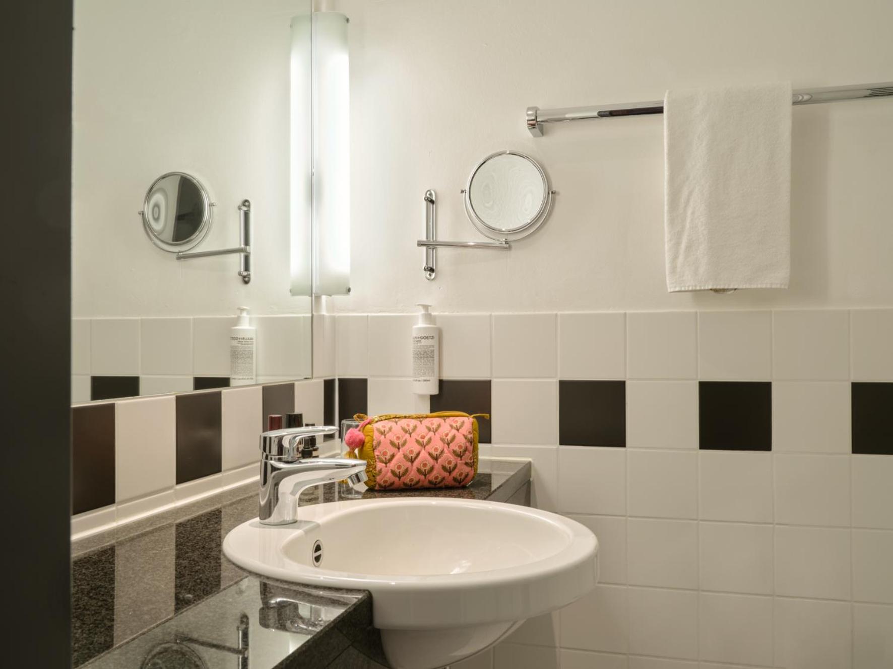 Queen Room - Photo 5