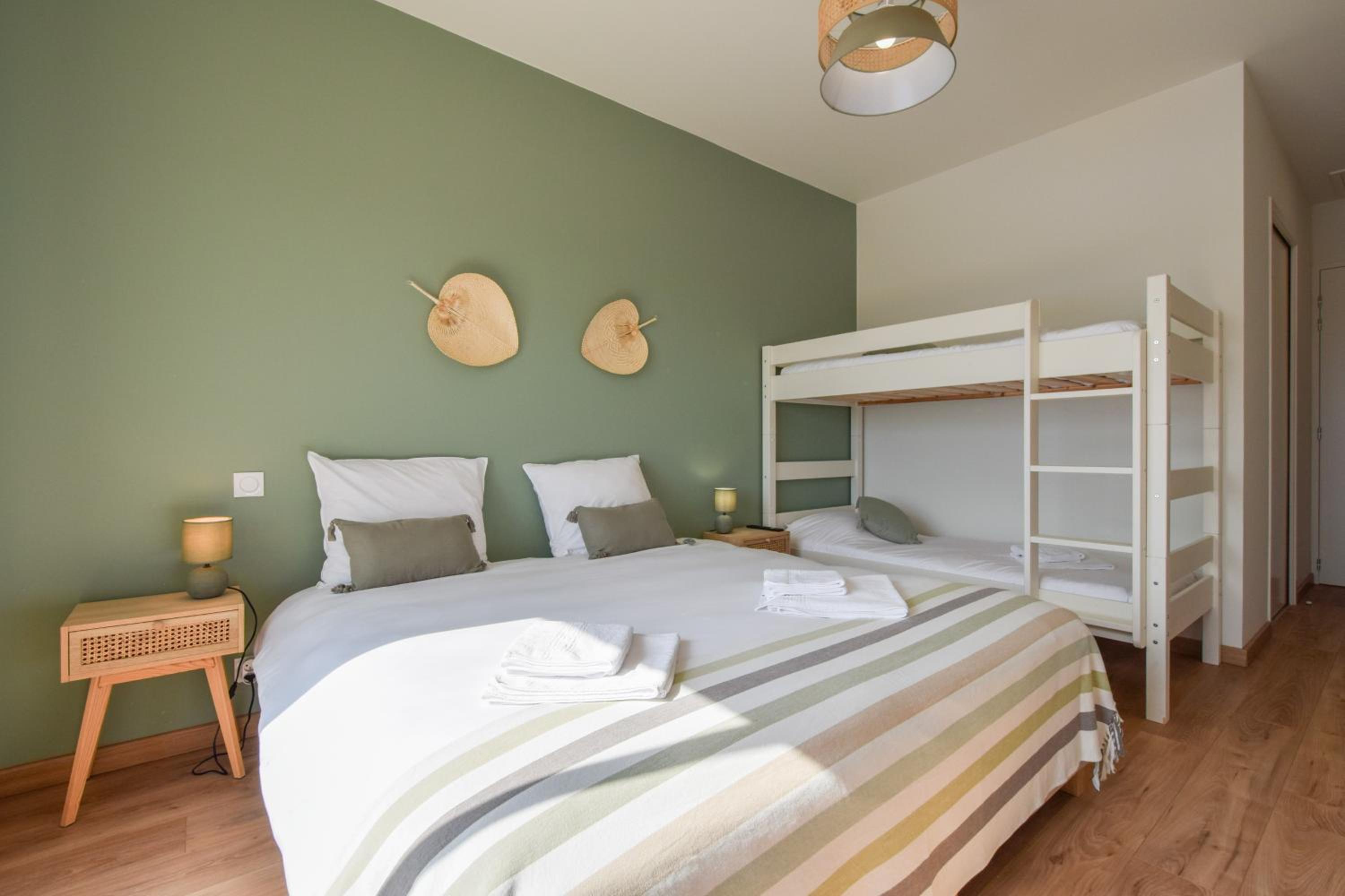 Three-Bedroom House photo 2