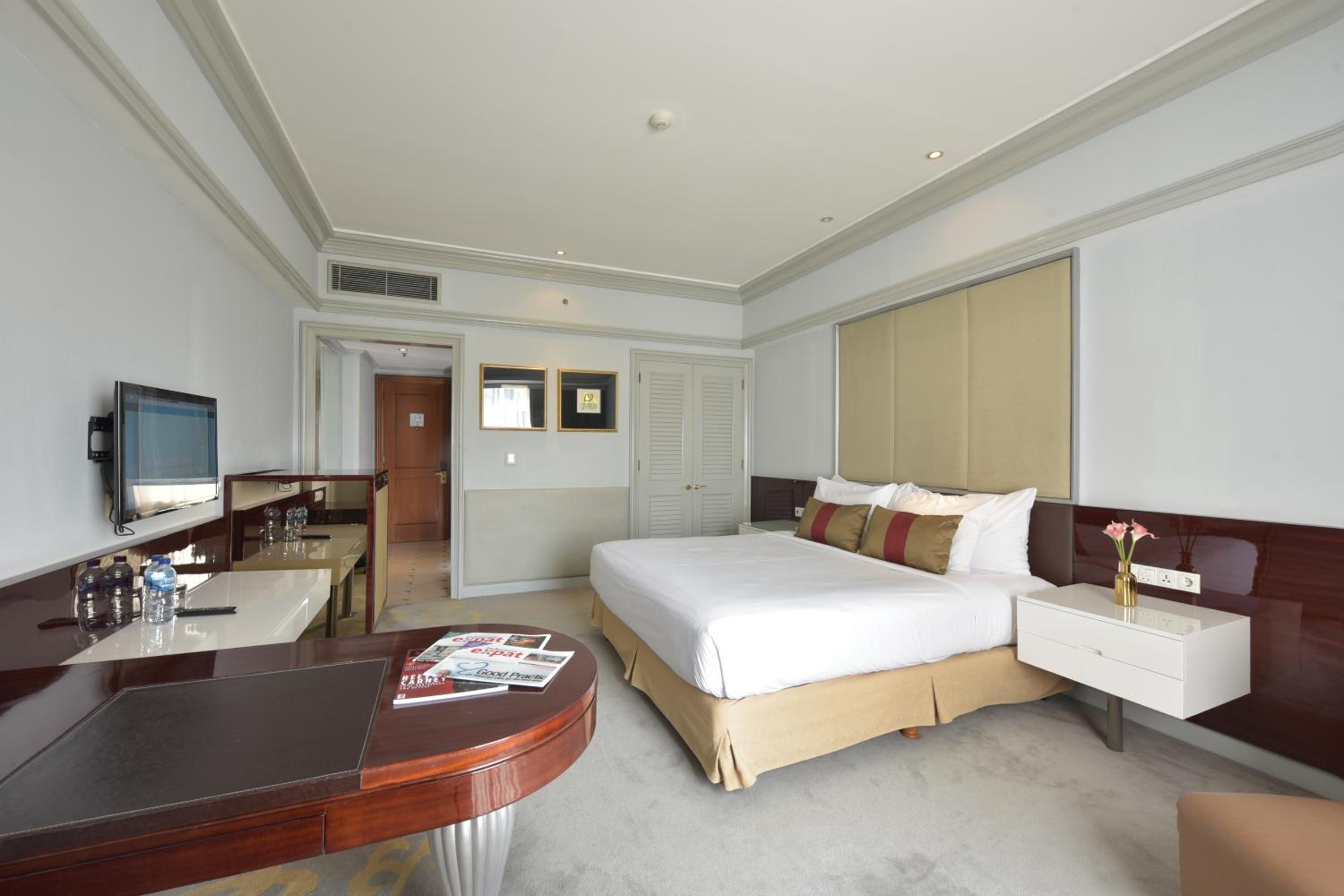 Executive Room - Photo 7