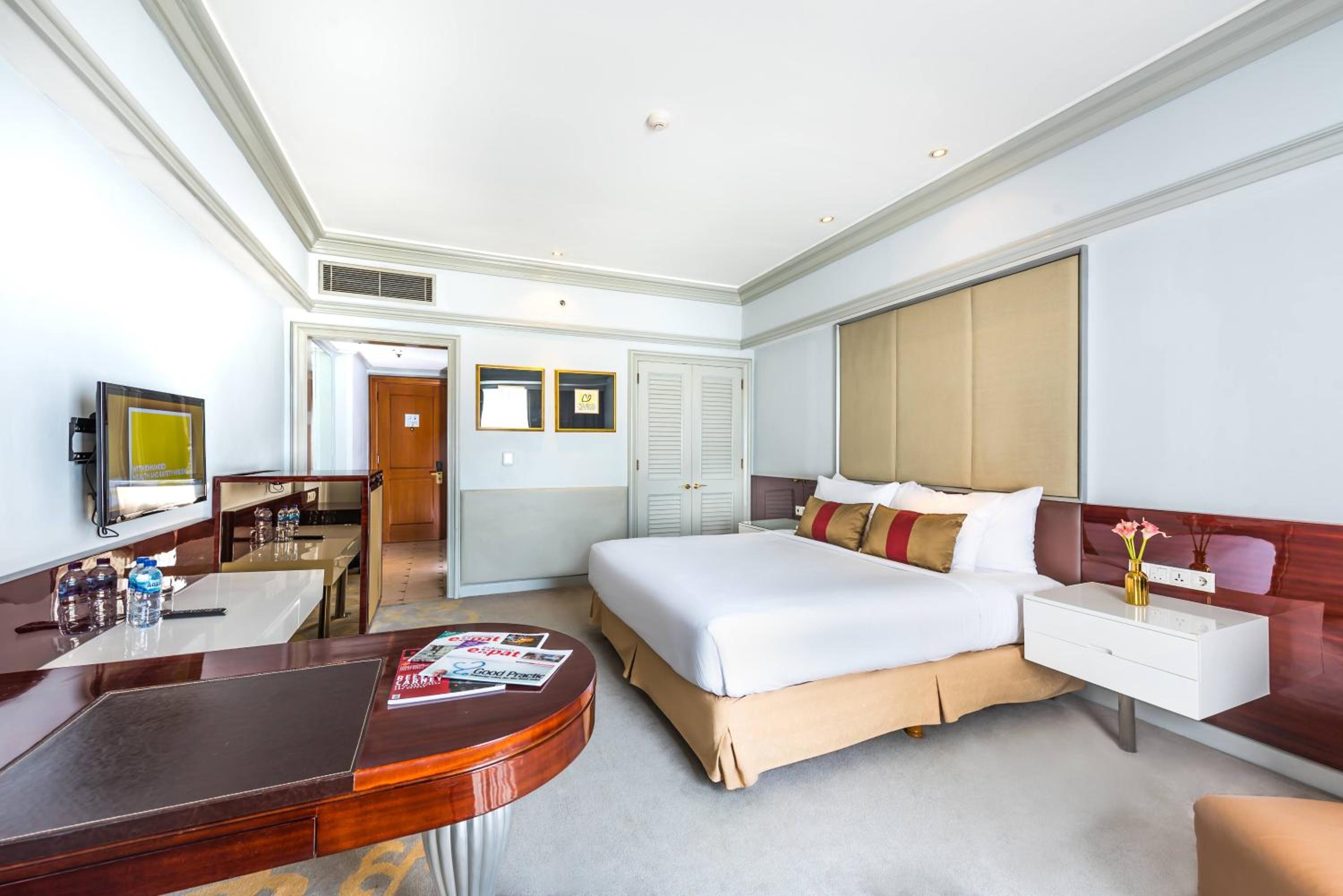 Deluxe Urban King Room - Non-Smoking - Photo 1