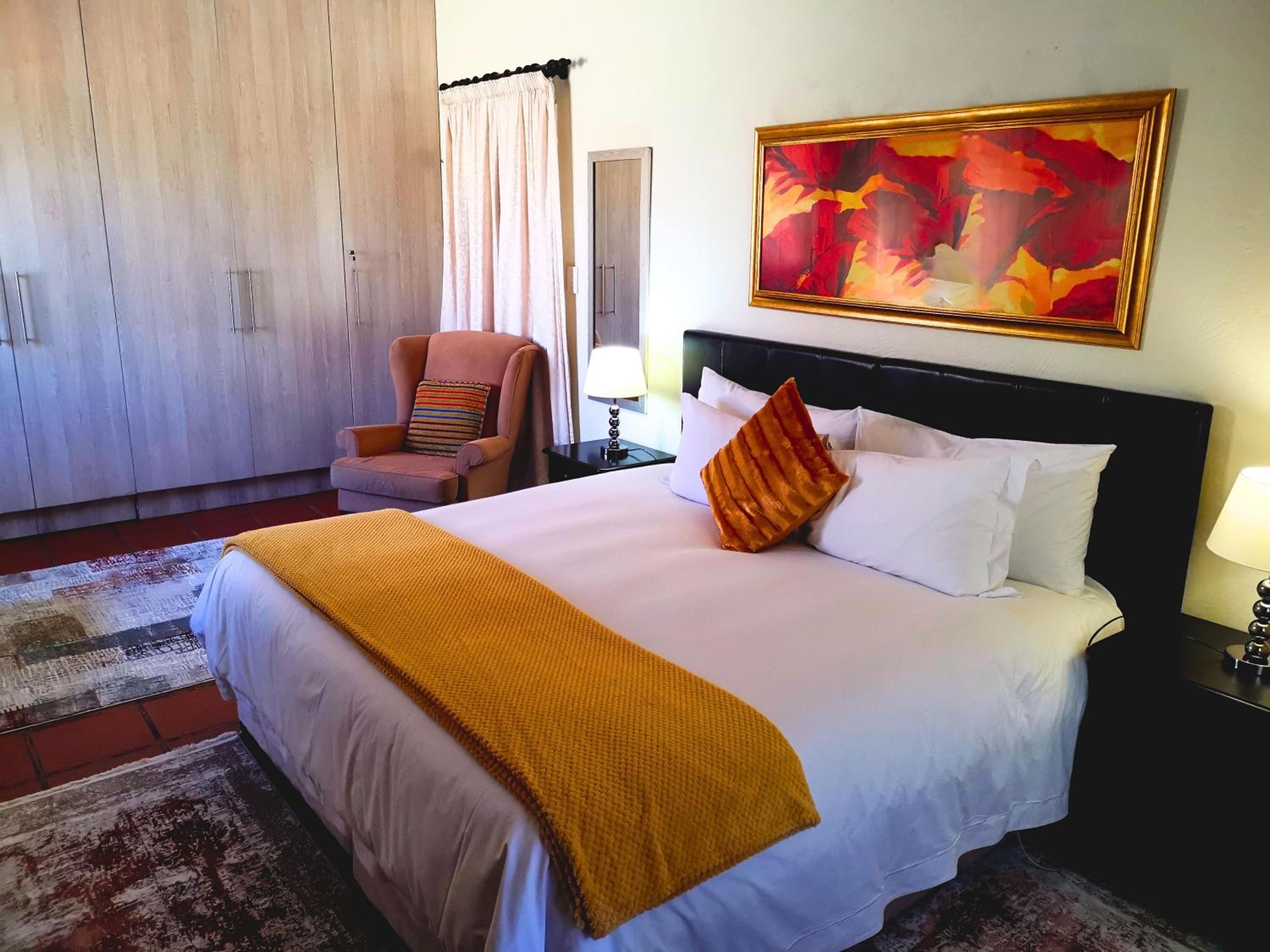 Deluxe King Suite photo 3