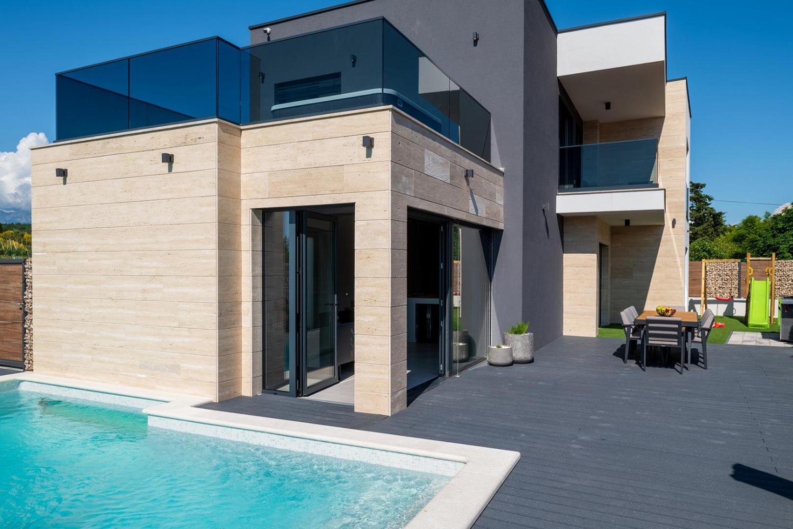 Villa photo 2