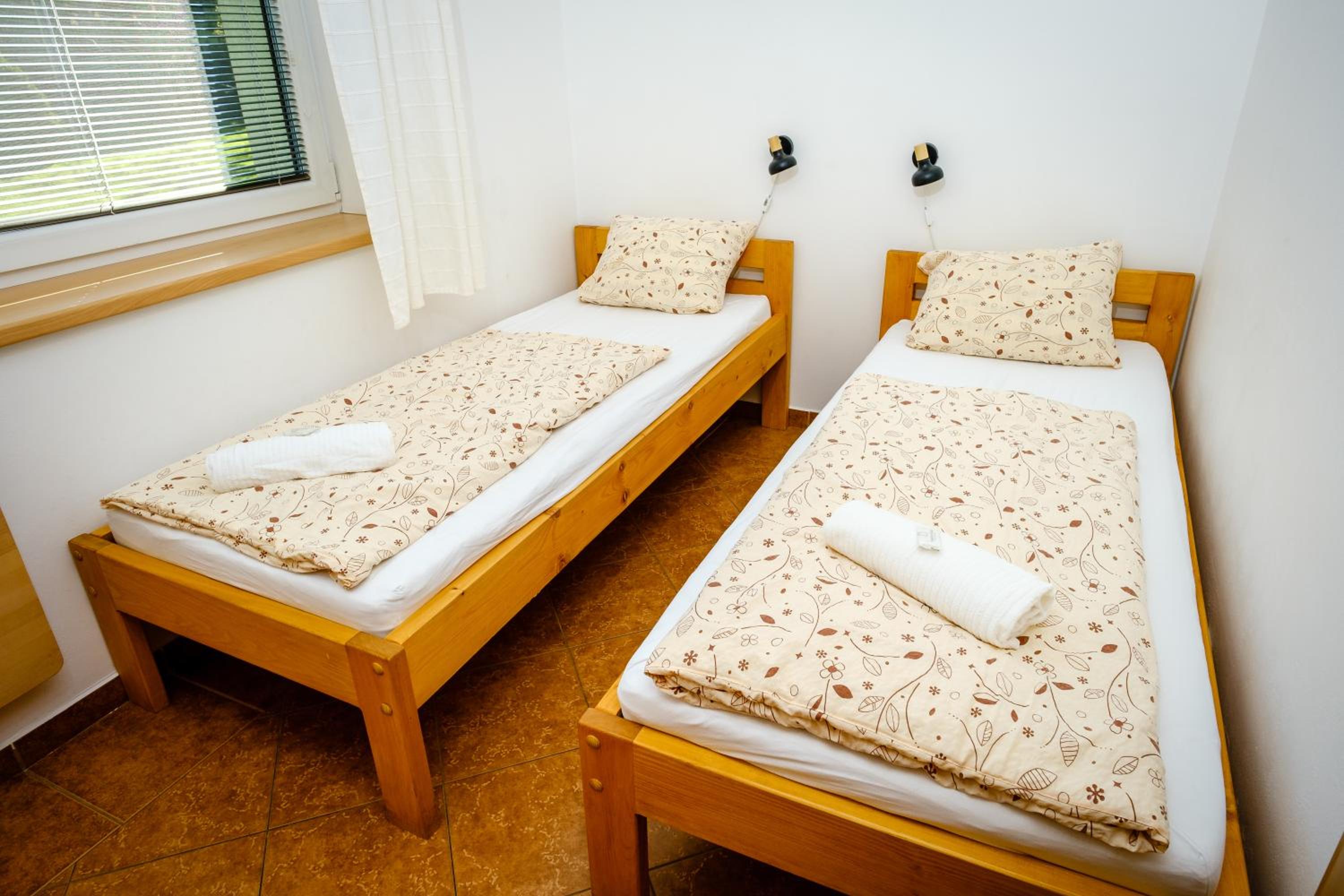 Twin Room with Shared Bathroom photo 1