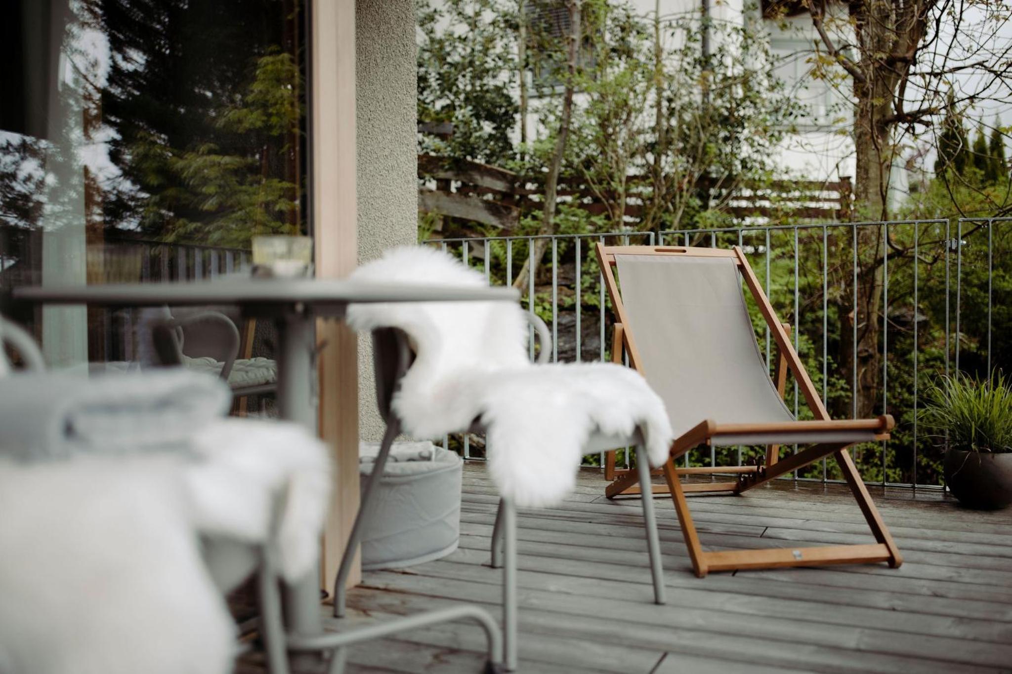 Apartment with Balcony photo 2