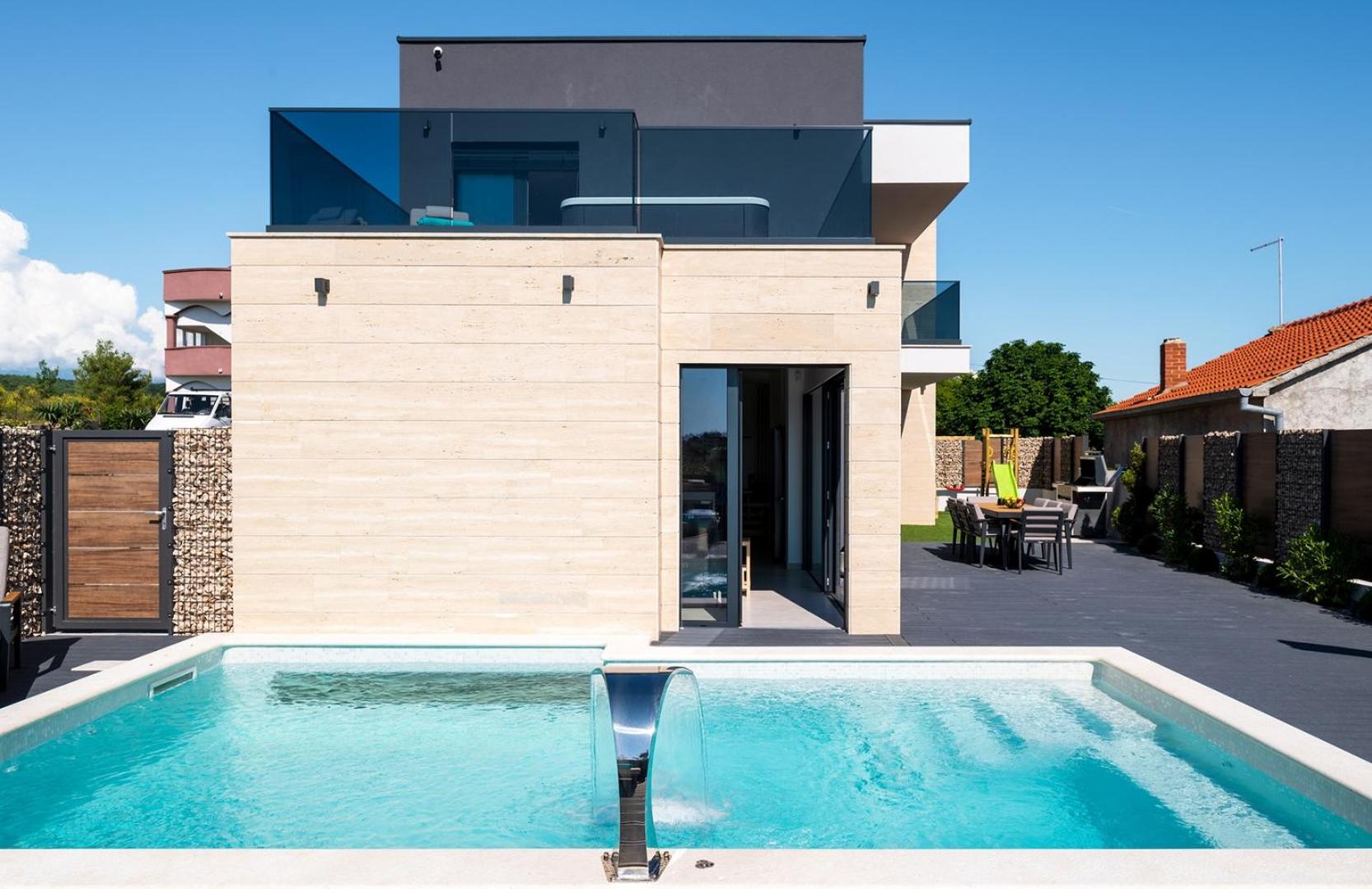 Villa photo 3